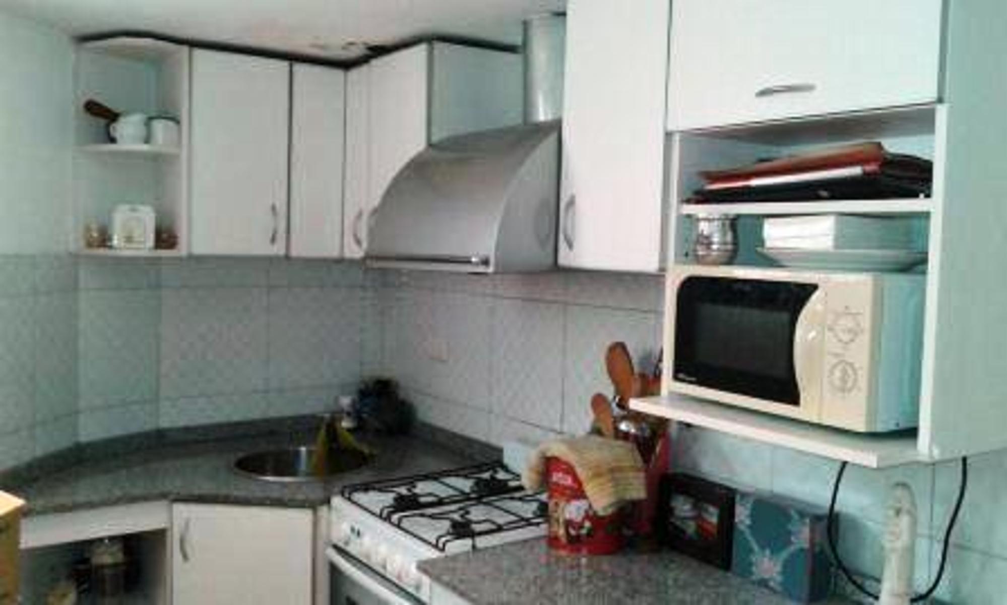 DUPLEX EN ESQUINA - A METROS DE AV RIVADAVIA VENTA DIRECTA — foto 2