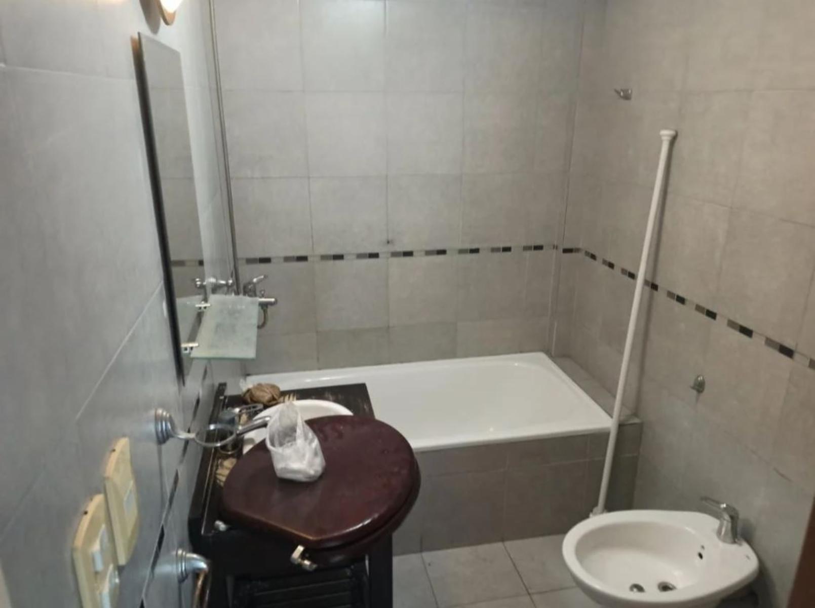 EXCELENTE DEPARTAMENTO 2 AMBIENTES - MORON — foto 2