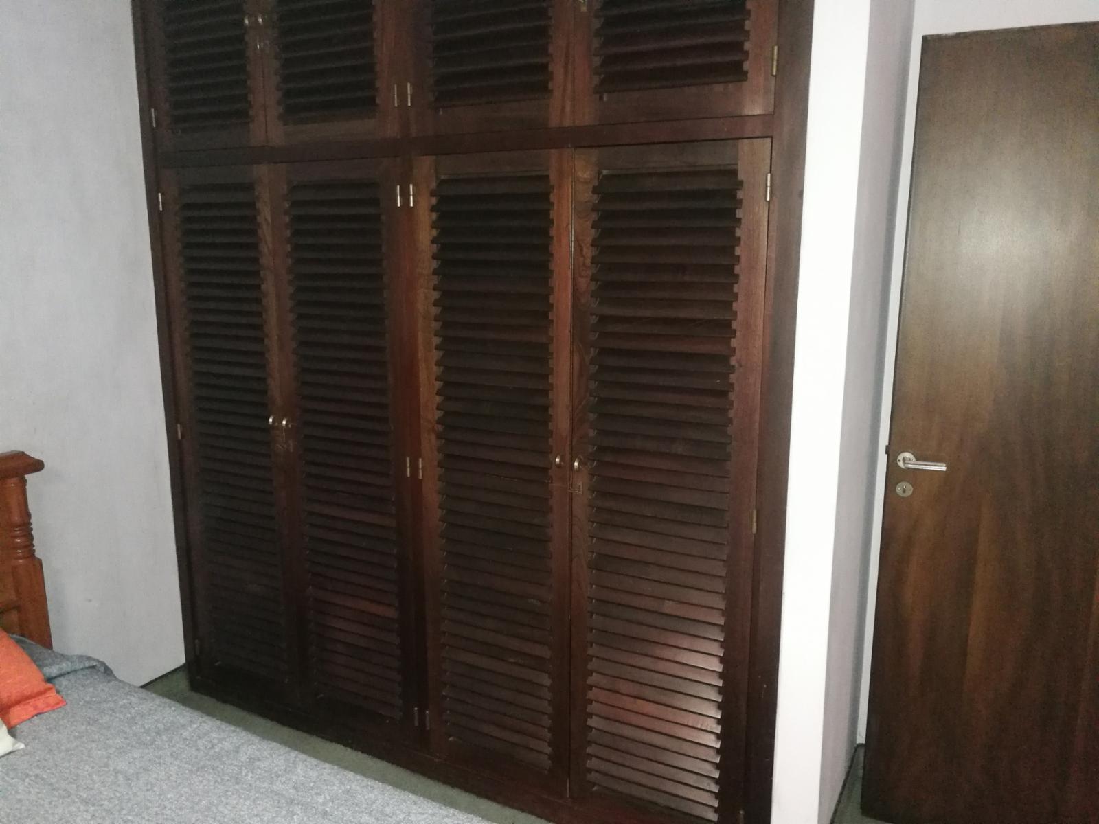 EXCELENTE PROPIEDAD EN CASTELAR SUR 3 HABITACIONES DE CATEGORIA, CON QUINCHO PILETA Y DETALLES DE CATEGORIA — foto 4