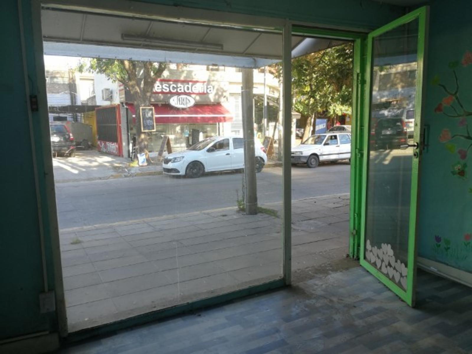 VENTA EN BLOC 2 LOCALES Y DEPARTAMENTO DE 2 AMBIENTES — foto 6