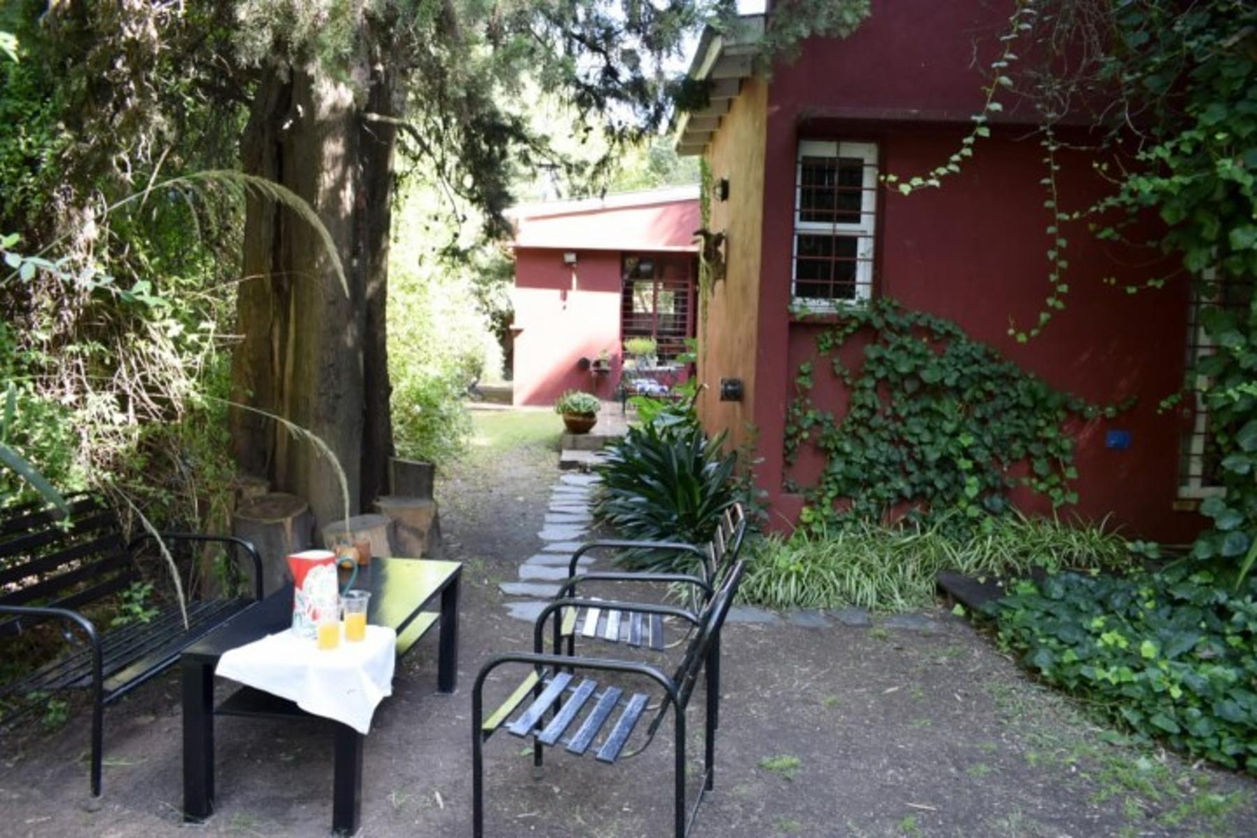 HERMOSA CASA CENTRICA EN MERLO SOBRE LOTE DE 10 X 48 CON DETALLES DE CATEGORIA — foto 2
