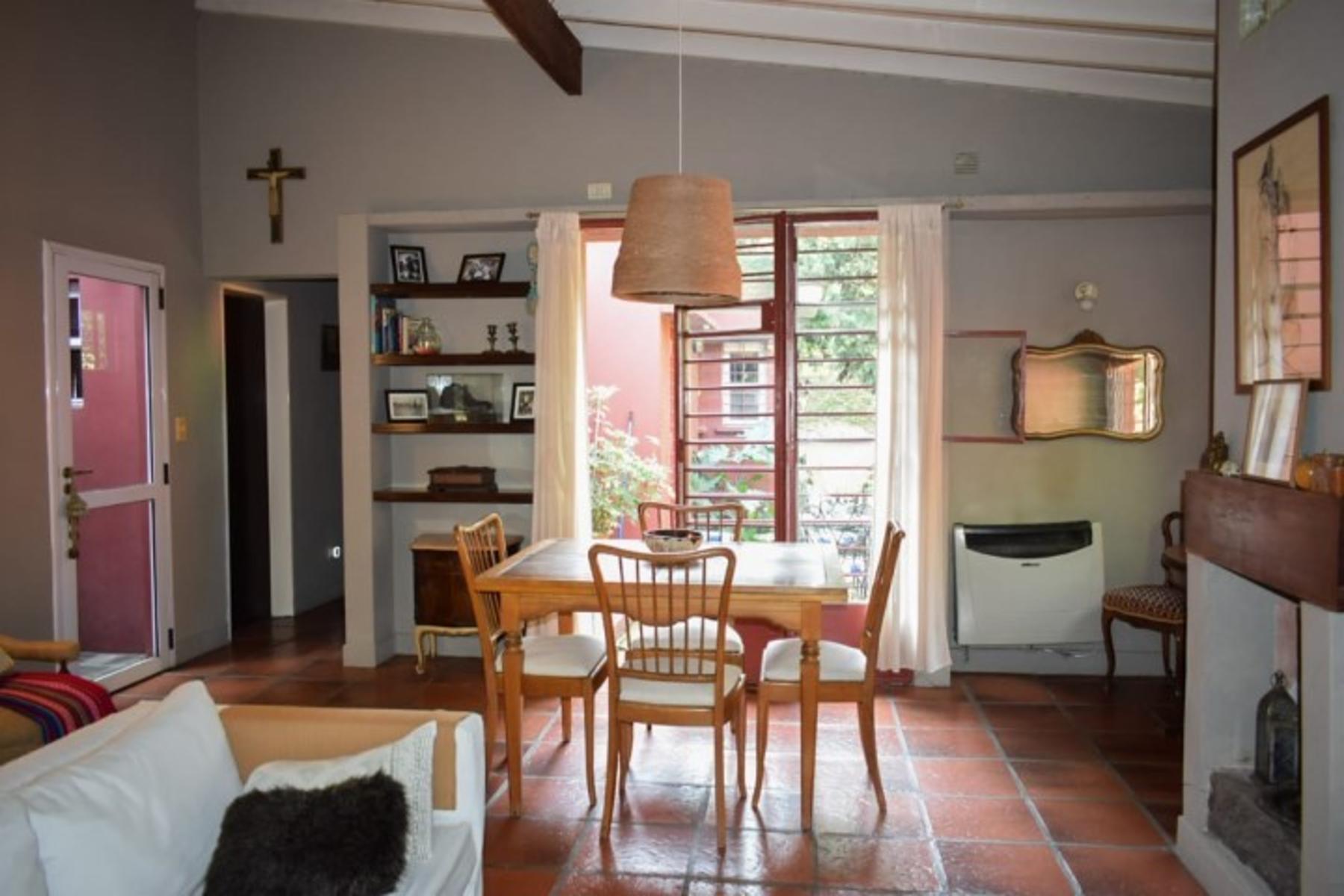HERMOSA CASA CENTRICA EN MERLO SOBRE LOTE DE 10 X 48 CON DETALLES DE CATEGORIA — foto 4