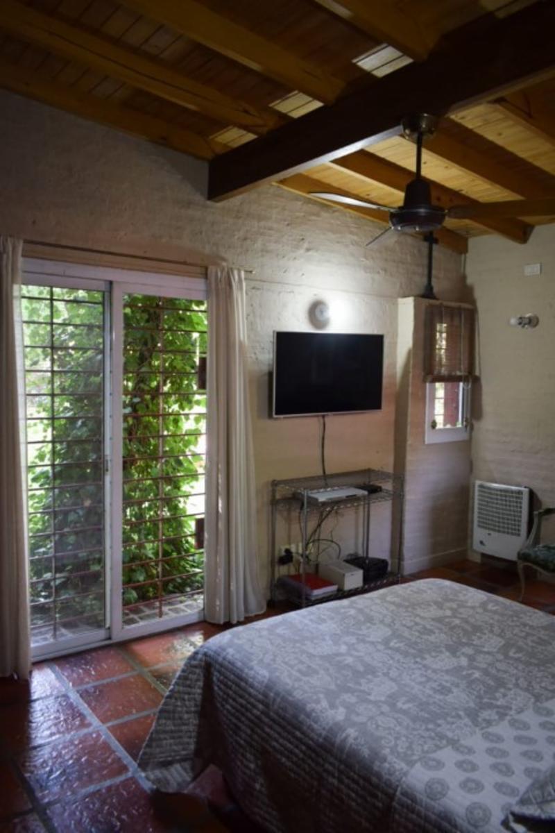 HERMOSA CASA CENTRICA EN MERLO SOBRE LOTE DE 10 X 48 CON DETALLES DE CATEGORIA — foto 8