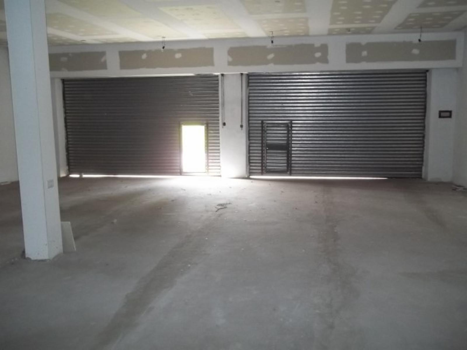 GRAN PREDIO EN GENERAL RODRIGUEZ 1900 M2 , GALPON, 2 LOCALES COMERCIALES, PLAYON DE MANIOBRAS, CASA DE CUIDADORES - 1