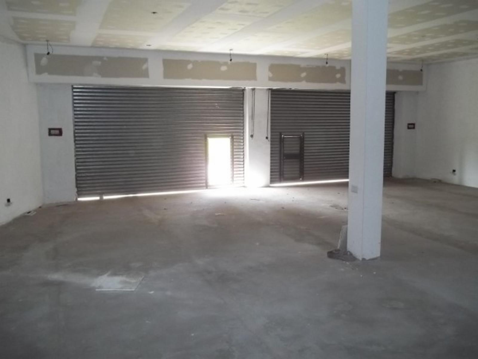 GRAN PREDIO EN GENERAL RODRIGUEZ 1900 M2 , GALPON, 2 LOCALES COMERCIALES, PLAYON DE MANIOBRAS, CASA DE CUIDADORES — foto 2