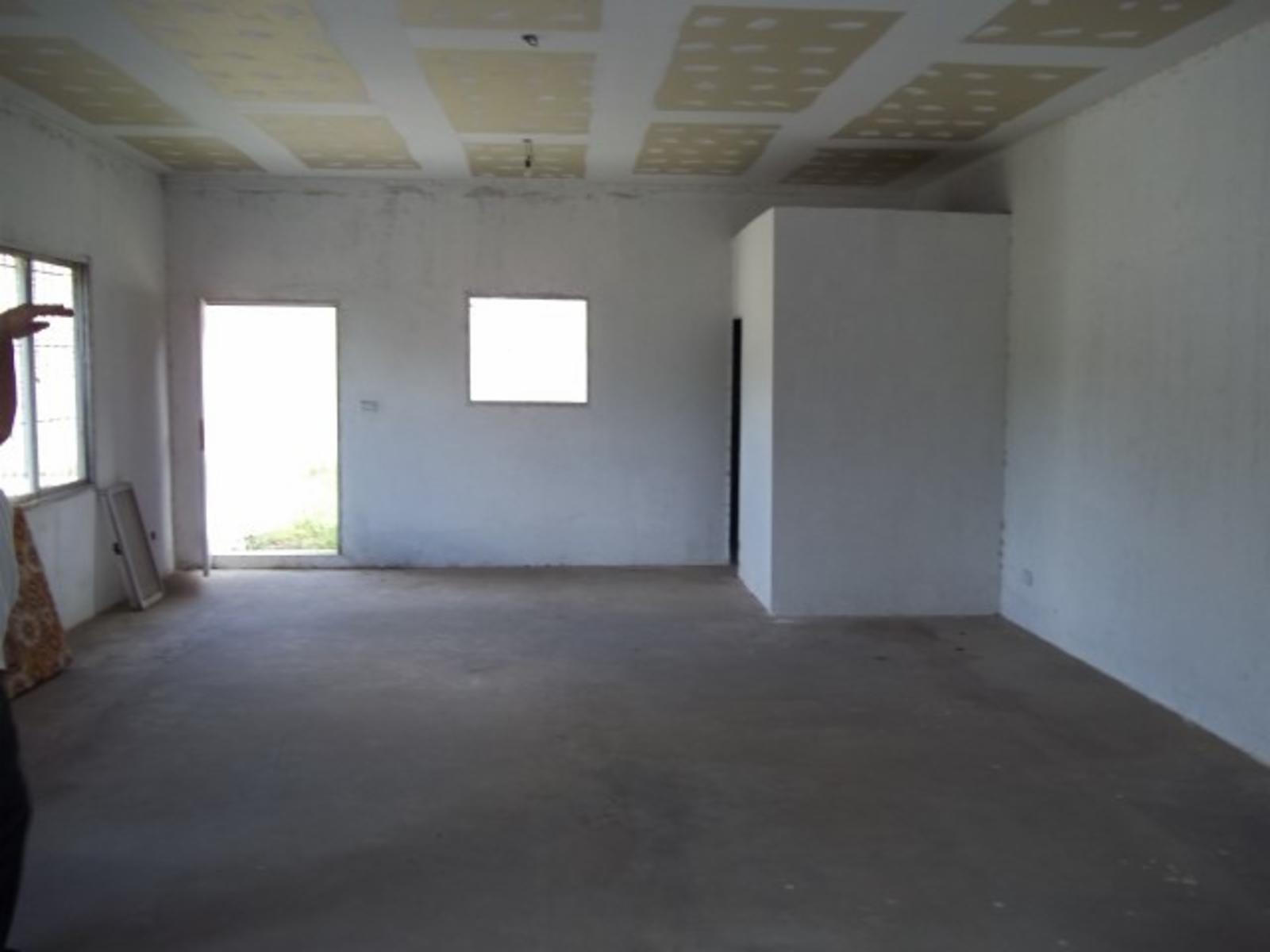 GRAN PREDIO EN GENERAL RODRIGUEZ 1900 M2 , GALPON, 2 LOCALES COMERCIALES, PLAYON DE MANIOBRAS, CASA DE CUIDADORES — foto 5