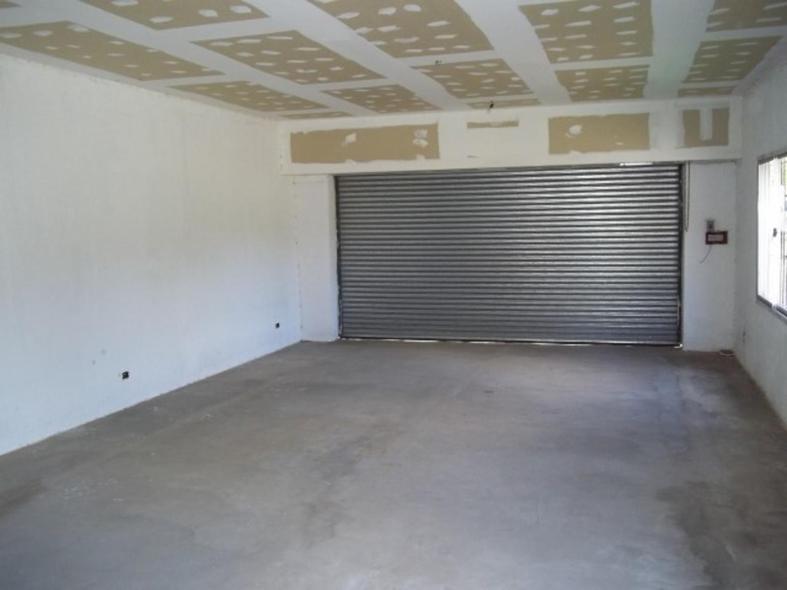 GRAN PREDIO EN GENERAL RODRIGUEZ 1900 M2 , GALPON, 2 LOCALES COMERCIALES, PLAYON DE MANIOBRAS, CASA DE CUIDADORES — foto 6