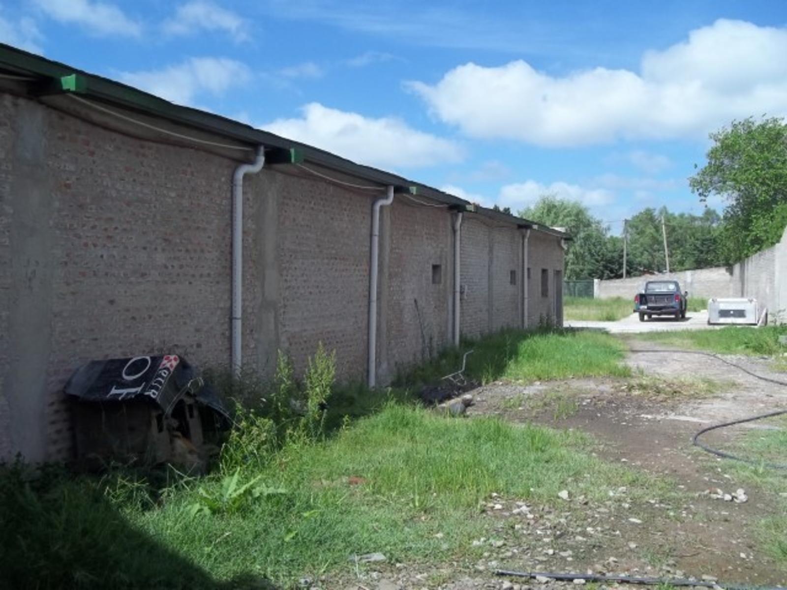 GRAN PREDIO EN GENERAL RODRIGUEZ 1900 M2 , GALPON, 2 LOCALES COMERCIALES, PLAYON DE MANIOBRAS, CASA DE CUIDADORES — foto 10