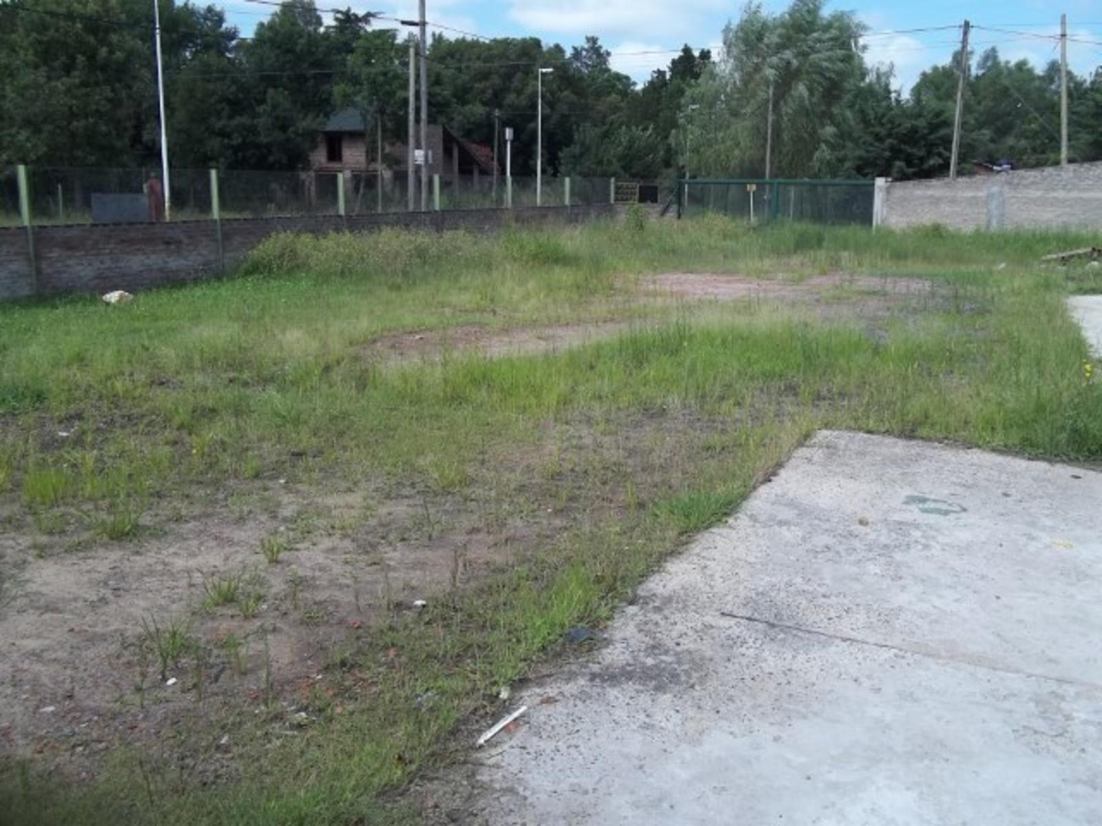 GRAN PREDIO EN GENERAL RODRIGUEZ 1900 M2 , GALPON, 2 LOCALES COMERCIALES, PLAYON DE MANIOBRAS, CASA DE CUIDADORES — foto 12