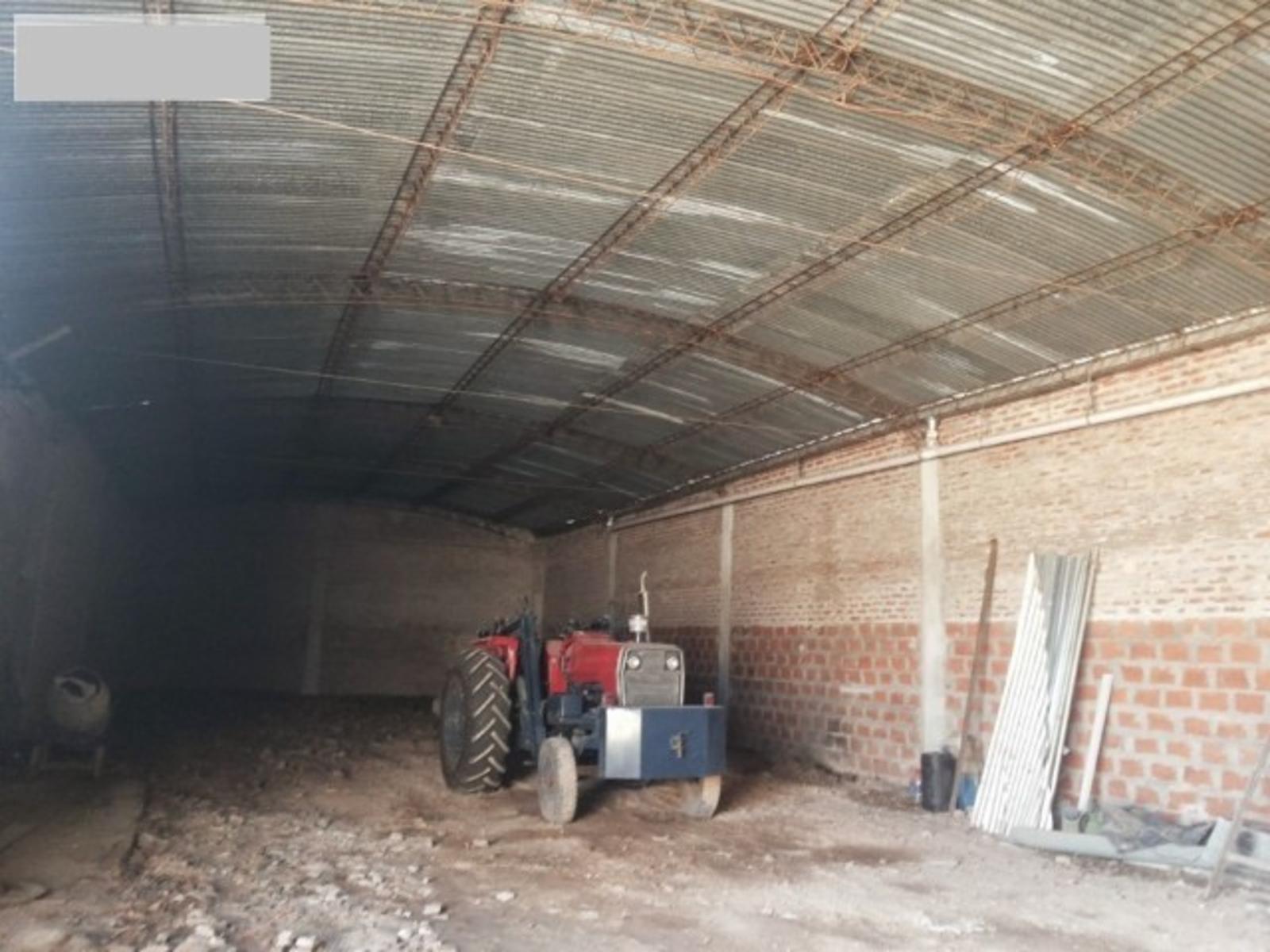 GRAN PREDIO EN GENERAL RODRIGUEZ 1900 M2 , GALPON, 2 LOCALES COMERCIALES, PLAYON DE MANIOBRAS, CASA DE CUIDADORES — foto 14