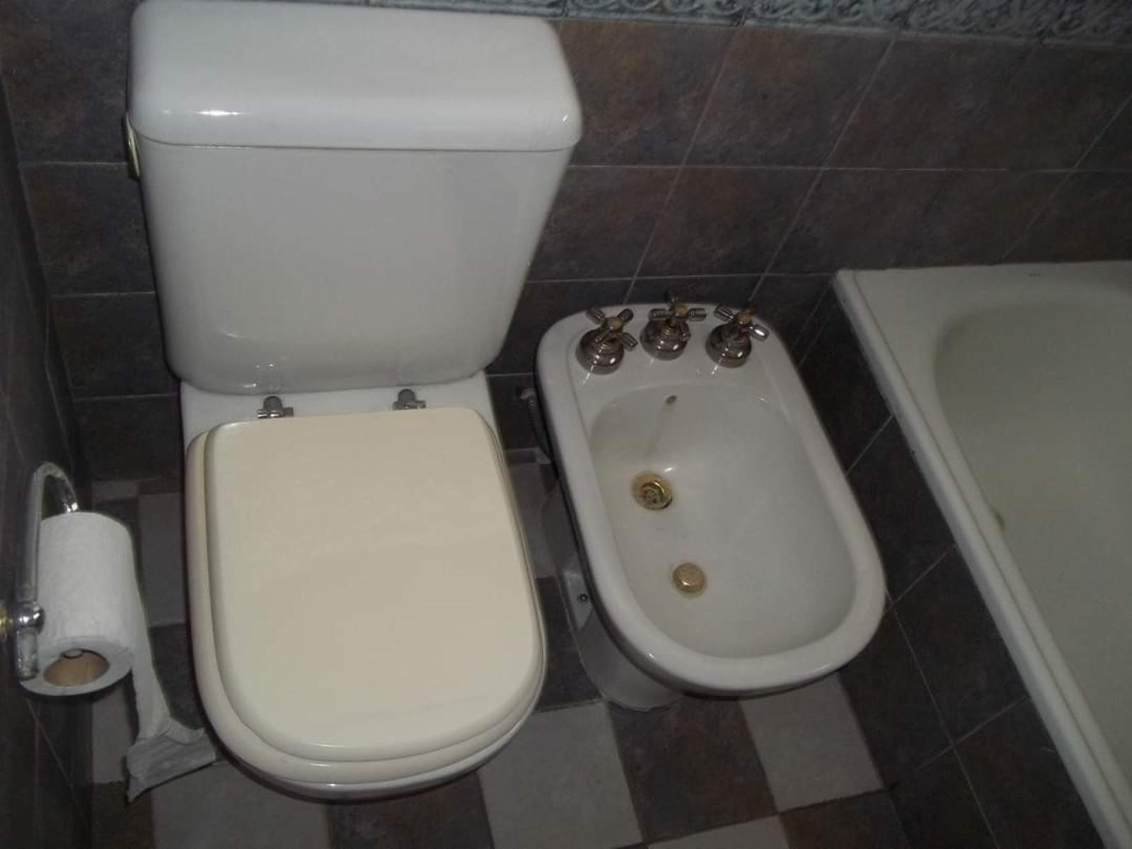 LINDA CASA AMERICANA EN MARIANO ACOSTA MUY BUENA UBICACION A METROS DE RUTA 200 — foto 8