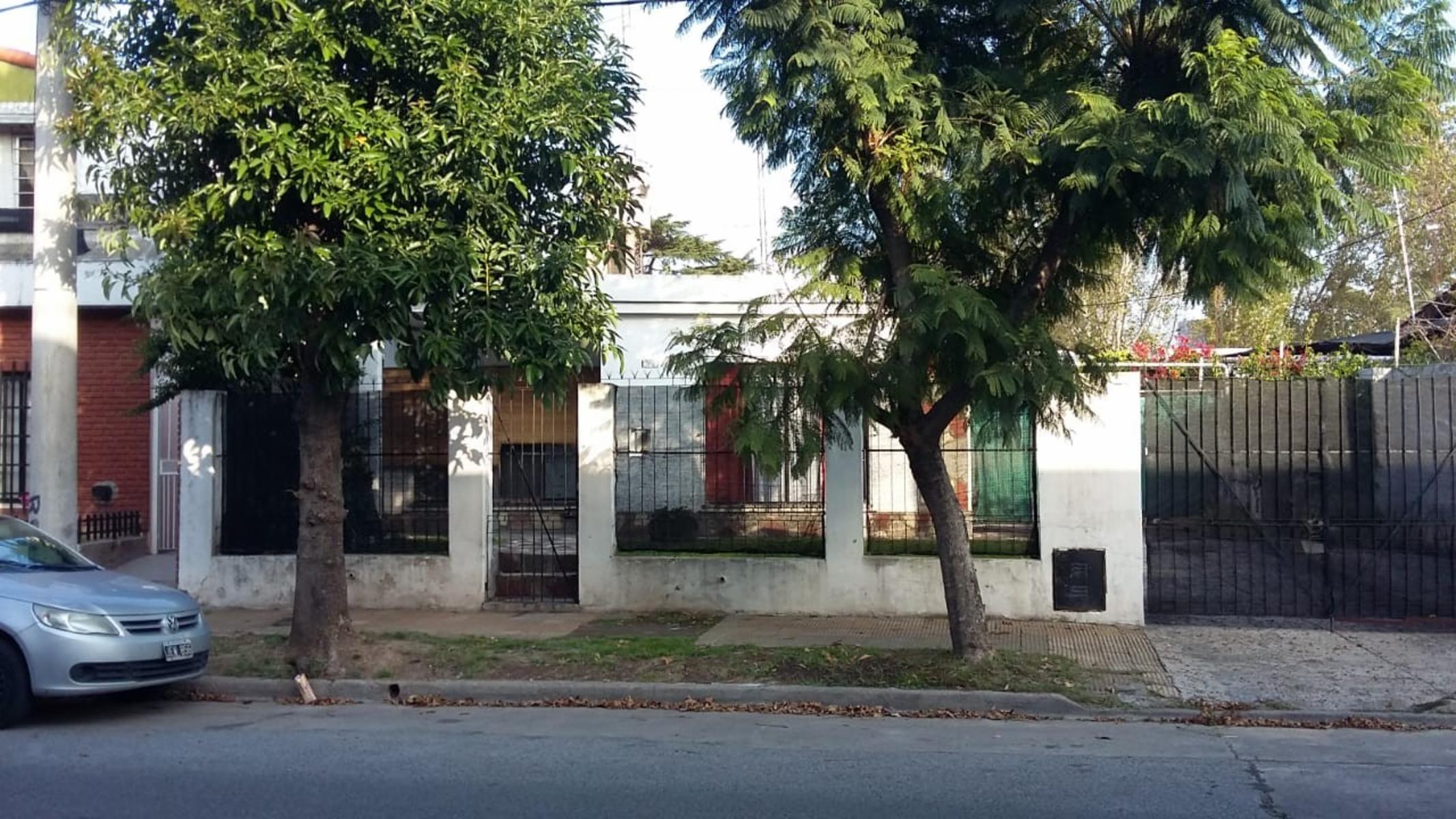 Casa con galpón en venta