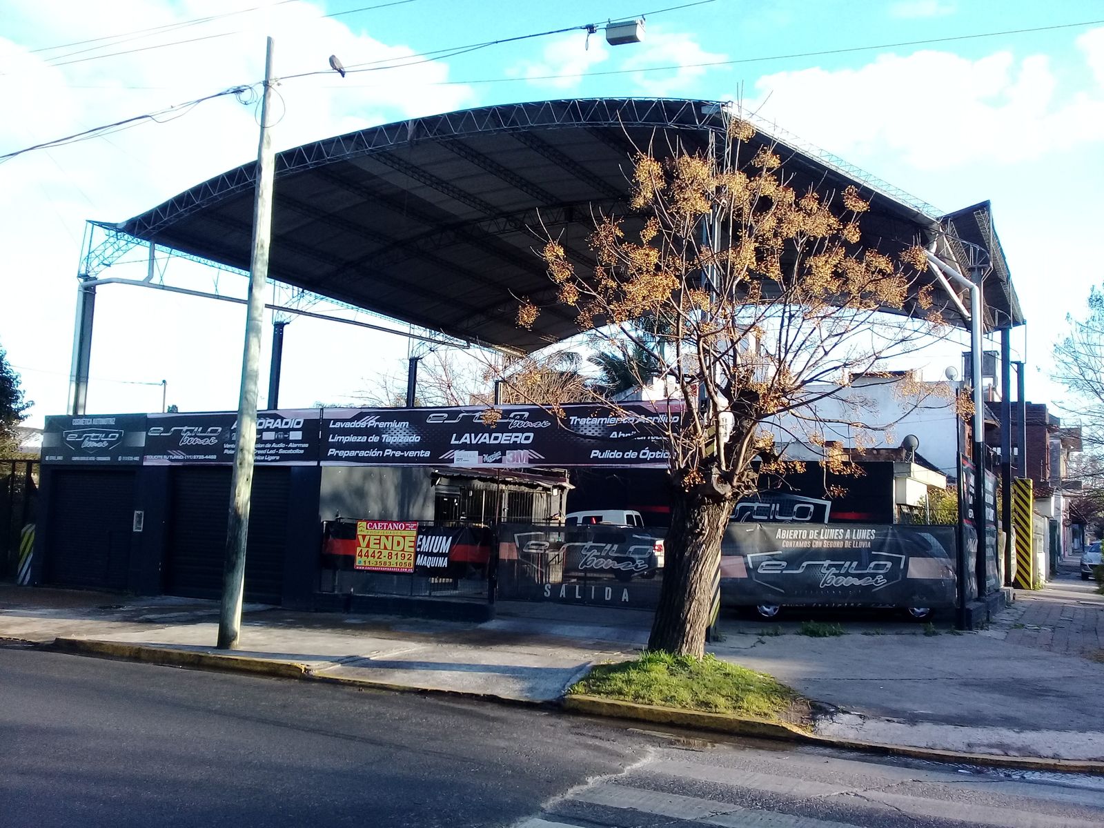 Predio con dos locales en venta en Aldo Bonzi