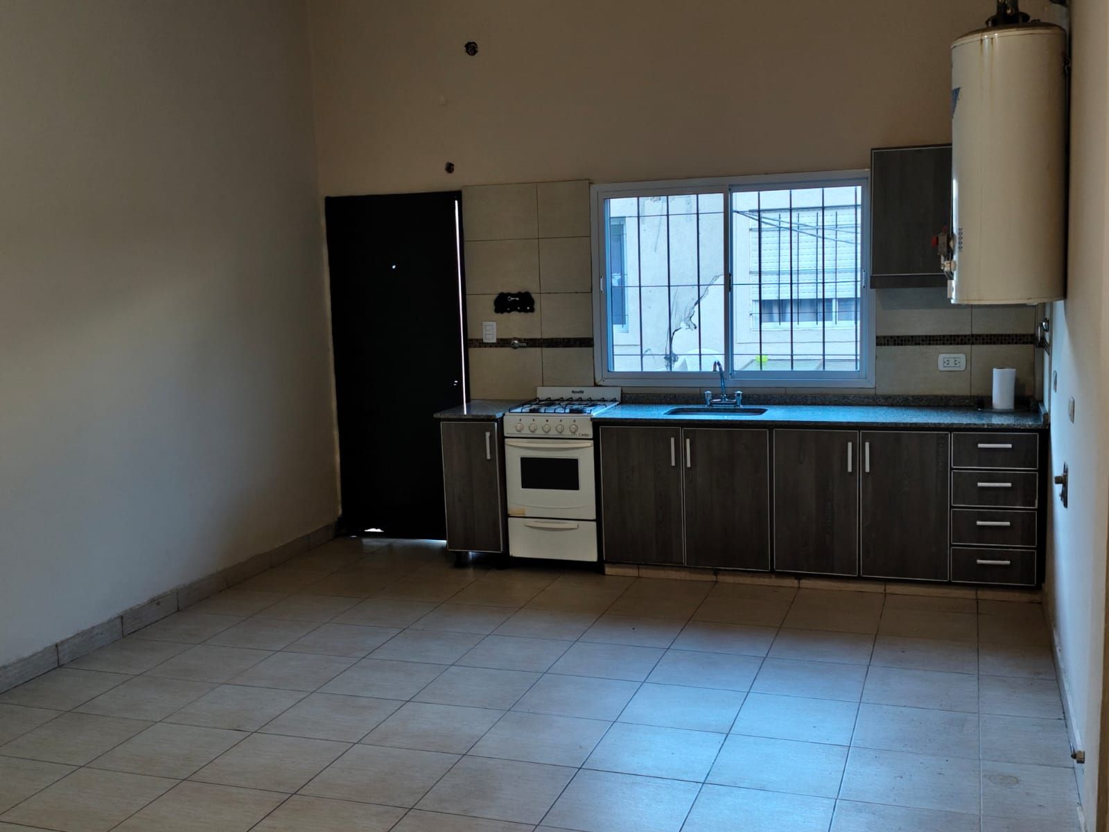 Departamento en alquiler en La Tablada - 1