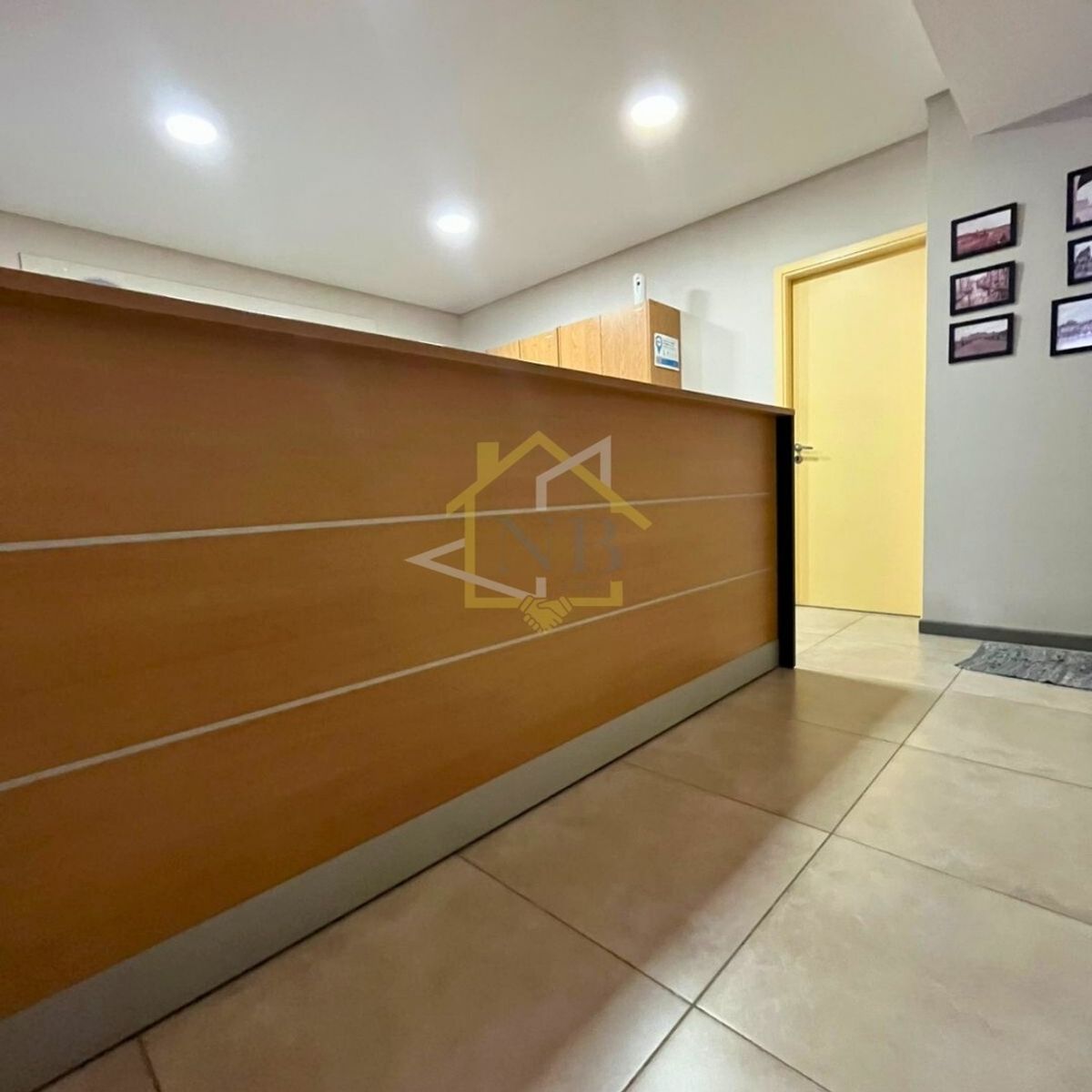 EXCELENTE OFICINA EN VENTA ZONA MACROCENTRO - 2