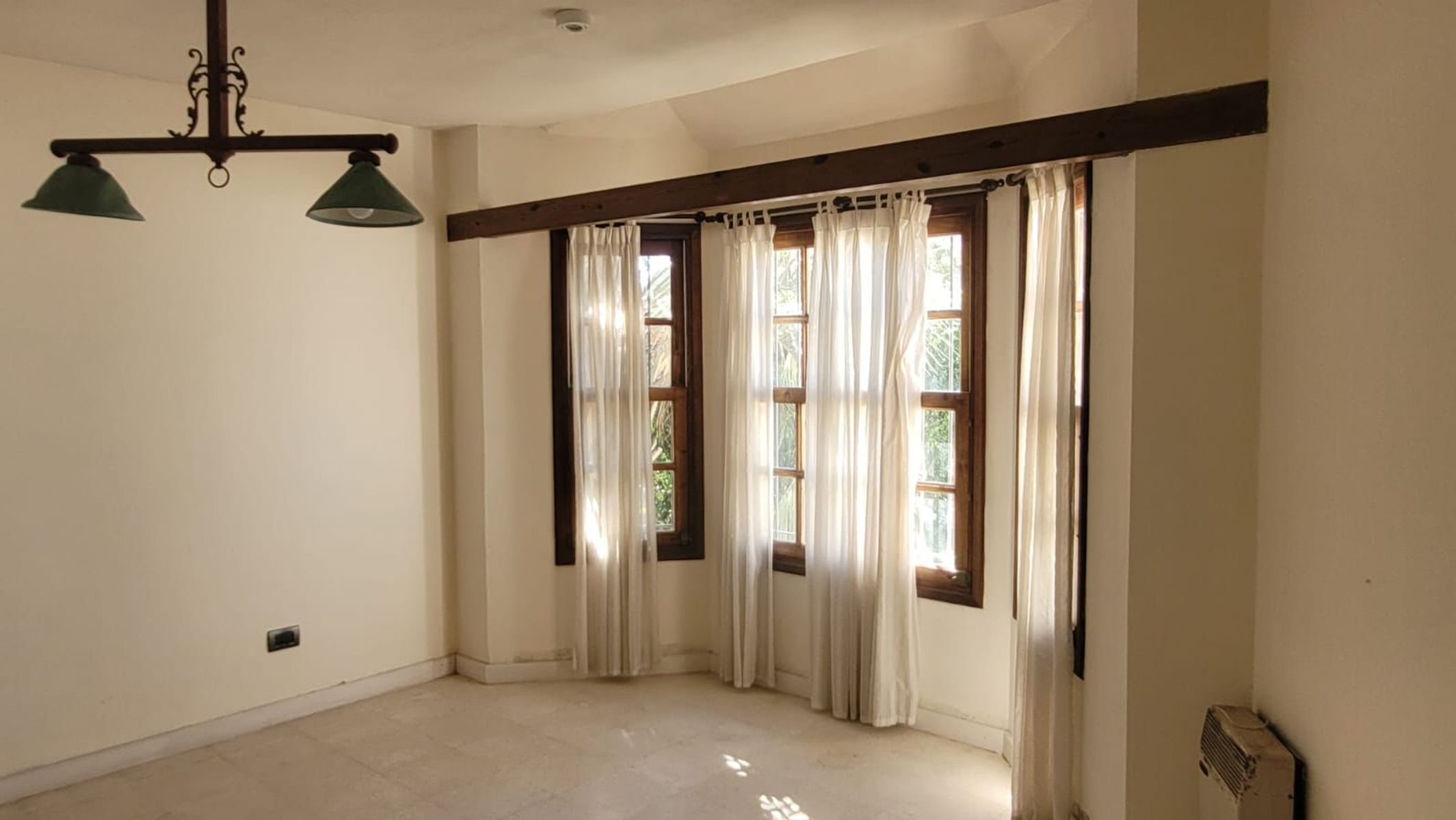 CASA EN VENTA DE DOS PLANTAS EN BANDA NORTE - 1