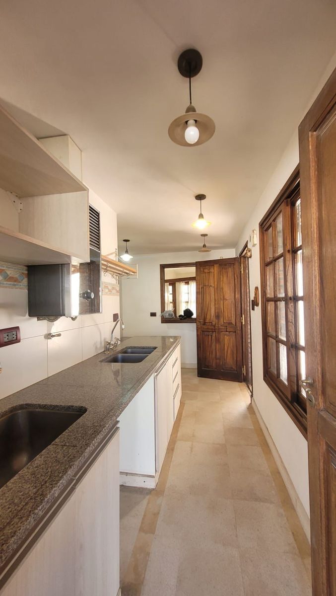 CASA EN VENTA DE DOS PLANTAS EN BANDA NORTE - 4