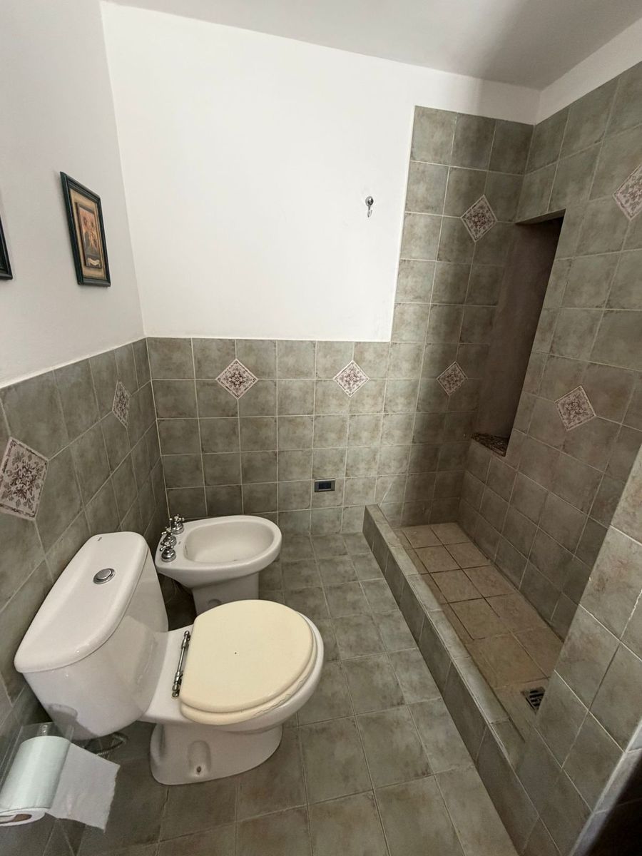 CASA EN VENTA DE DOS PLANTAS EN BANDA NORTE - 13