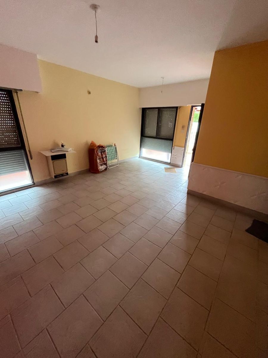 CASA EN VENTA DE 3 DORMITORIOS ZONA ABILENE - 1