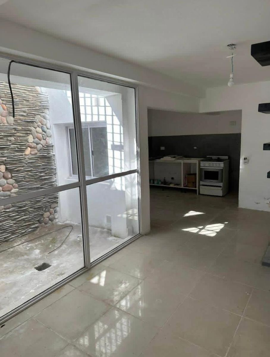 VENDO DUPLEX/CASA EN ZONA MICROCENTRO - 1