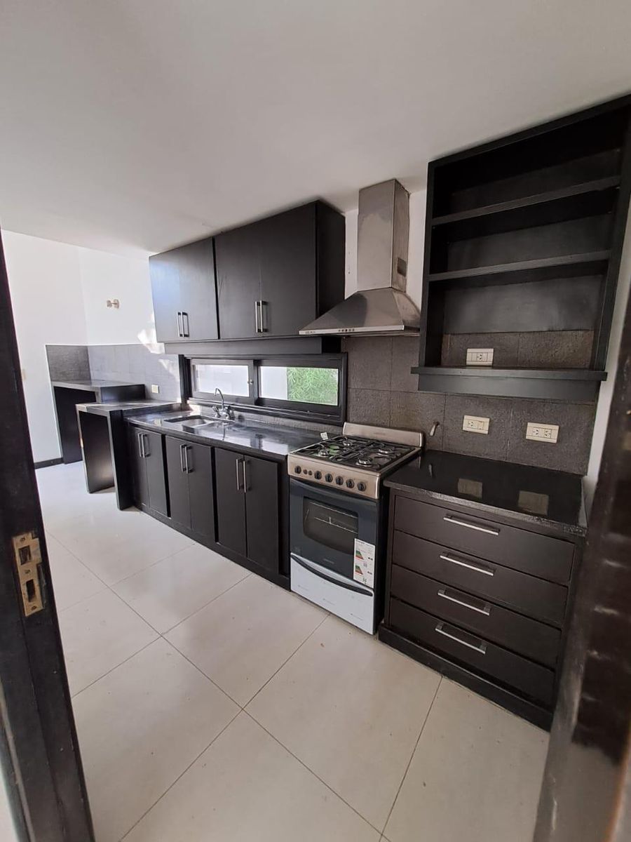 CASA EN VENTA BARRIO GOLF - 7