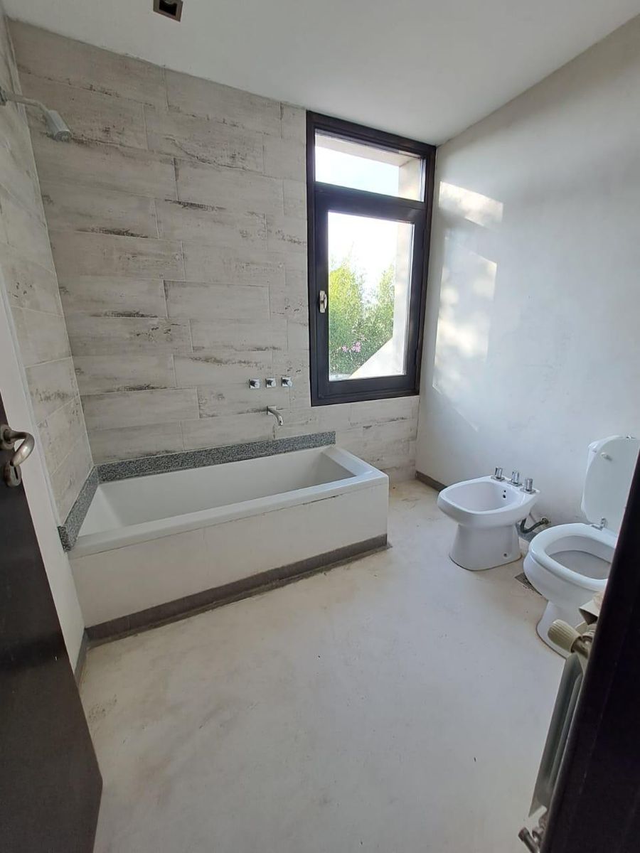 CASA EN VENTA BARRIO GOLF - 8
