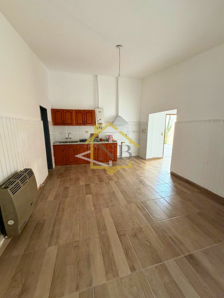 CASA DE 3 DORMITORIOS EN ALQUILER EN CALLE GENERAL BUSTOS 700 - 2