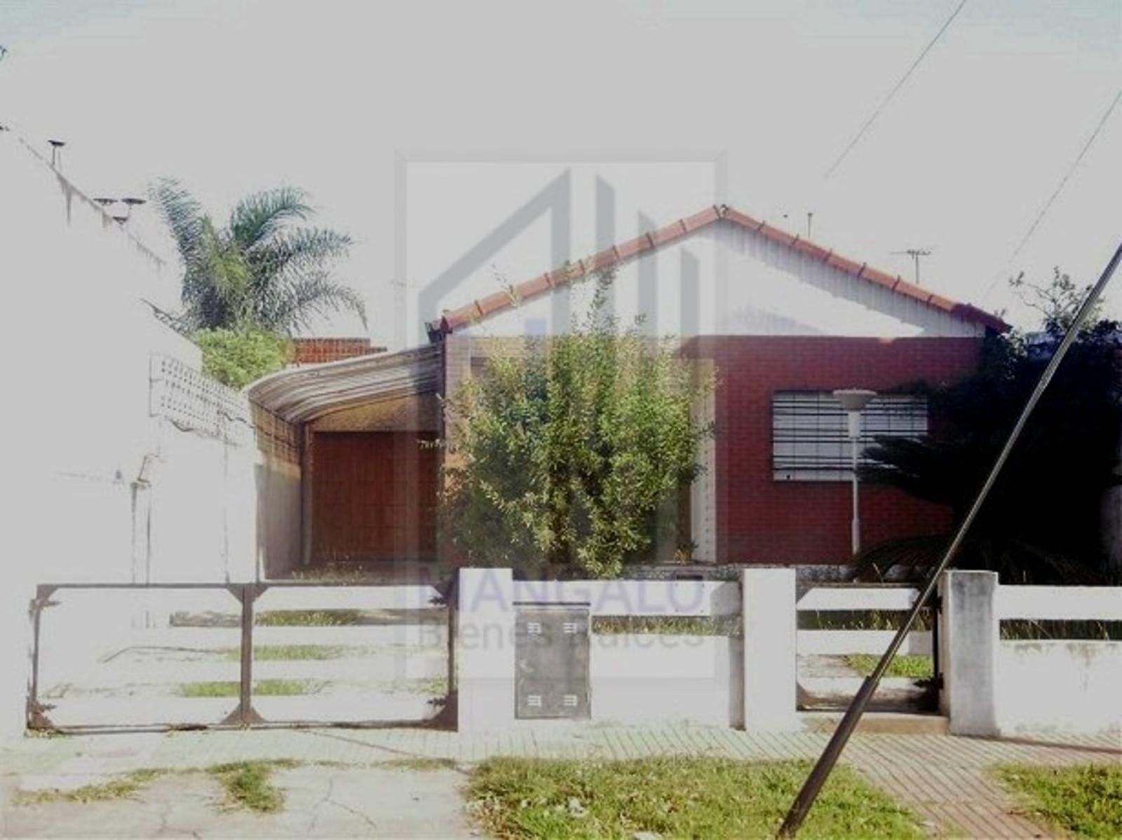 CASA EN BERNAL GARAGE - PARQUE