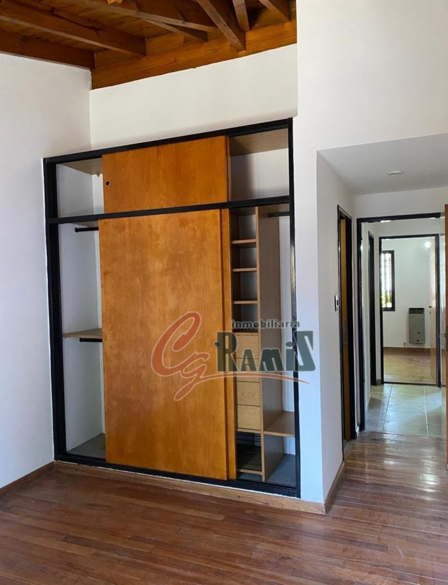 impecable chalet en venta esquina Virgen de la Guardia y Paisandu Ituzaingo Norte — foto 4