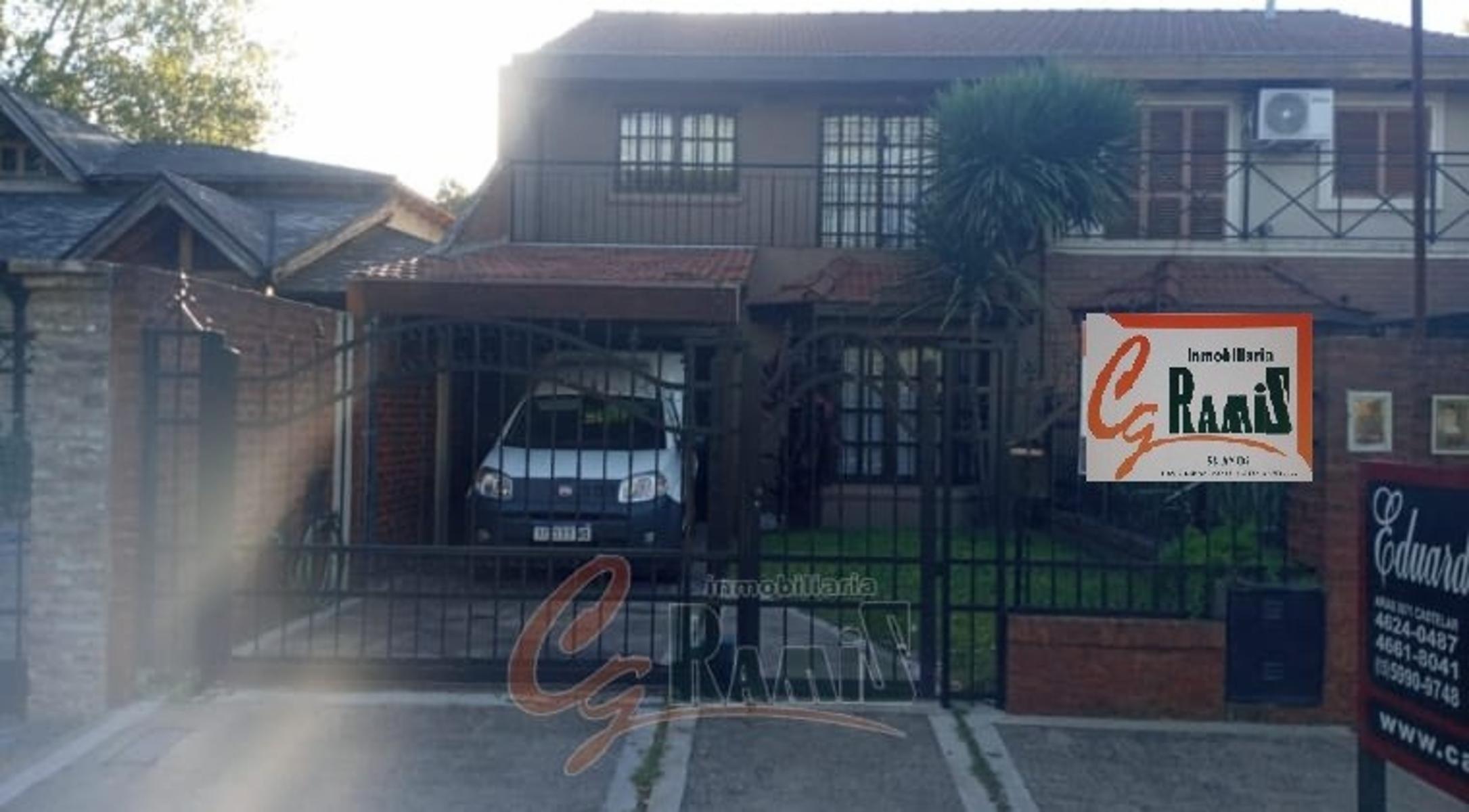 Casa con parque y piscina, En Venta Darragueira 1700