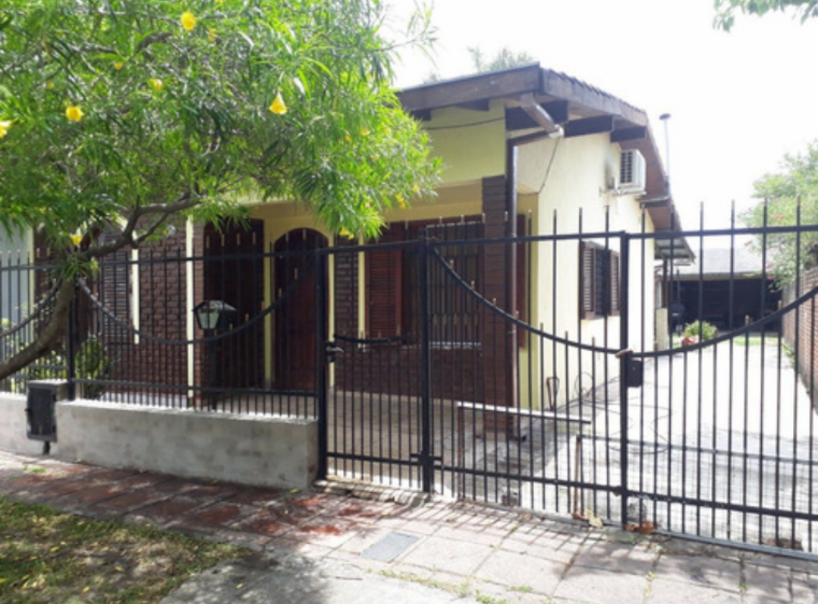 Casa En Venta Bruselas Al 600 Ituzaingo