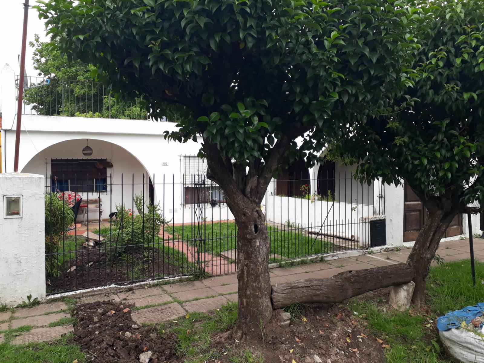 Casa En Venta Bernal 1200 Ituzaingo