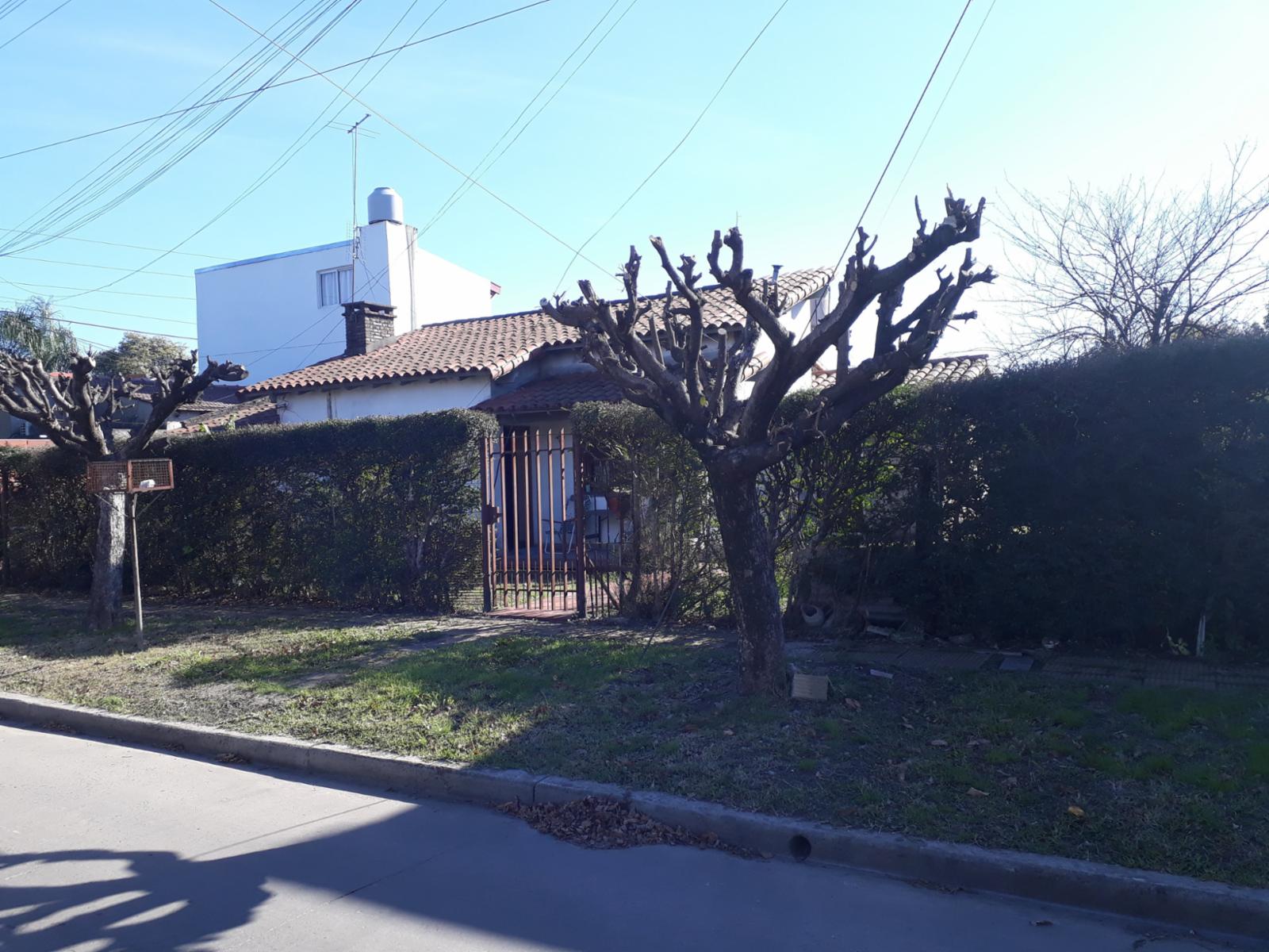 Casa Chalet En Venta Lote 20x25 Los Aztecas 4900 Hurlingham — foto 2