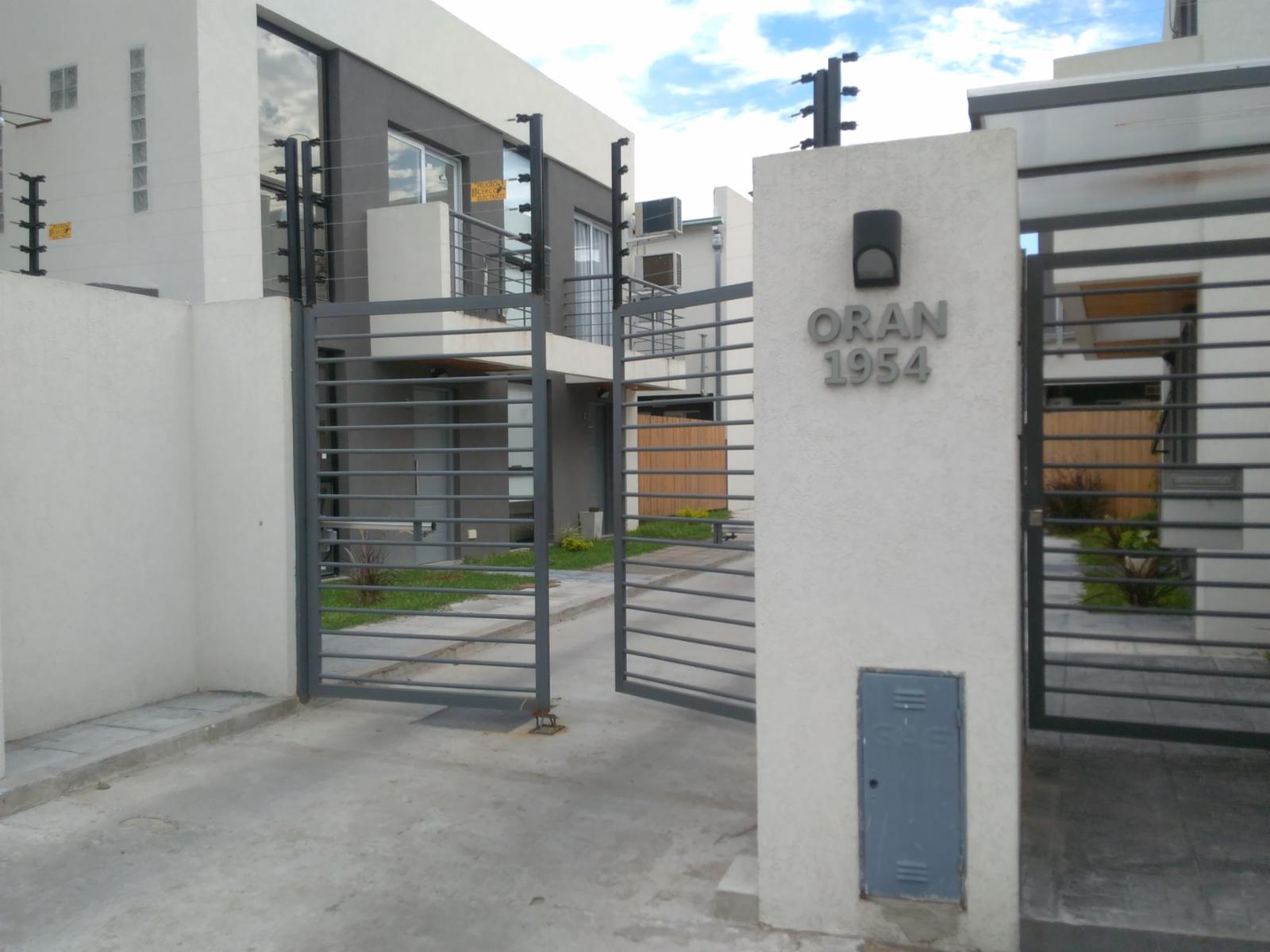 Emprendimiento Casa Duplex En Venta Oran 1900 Ituzaingo