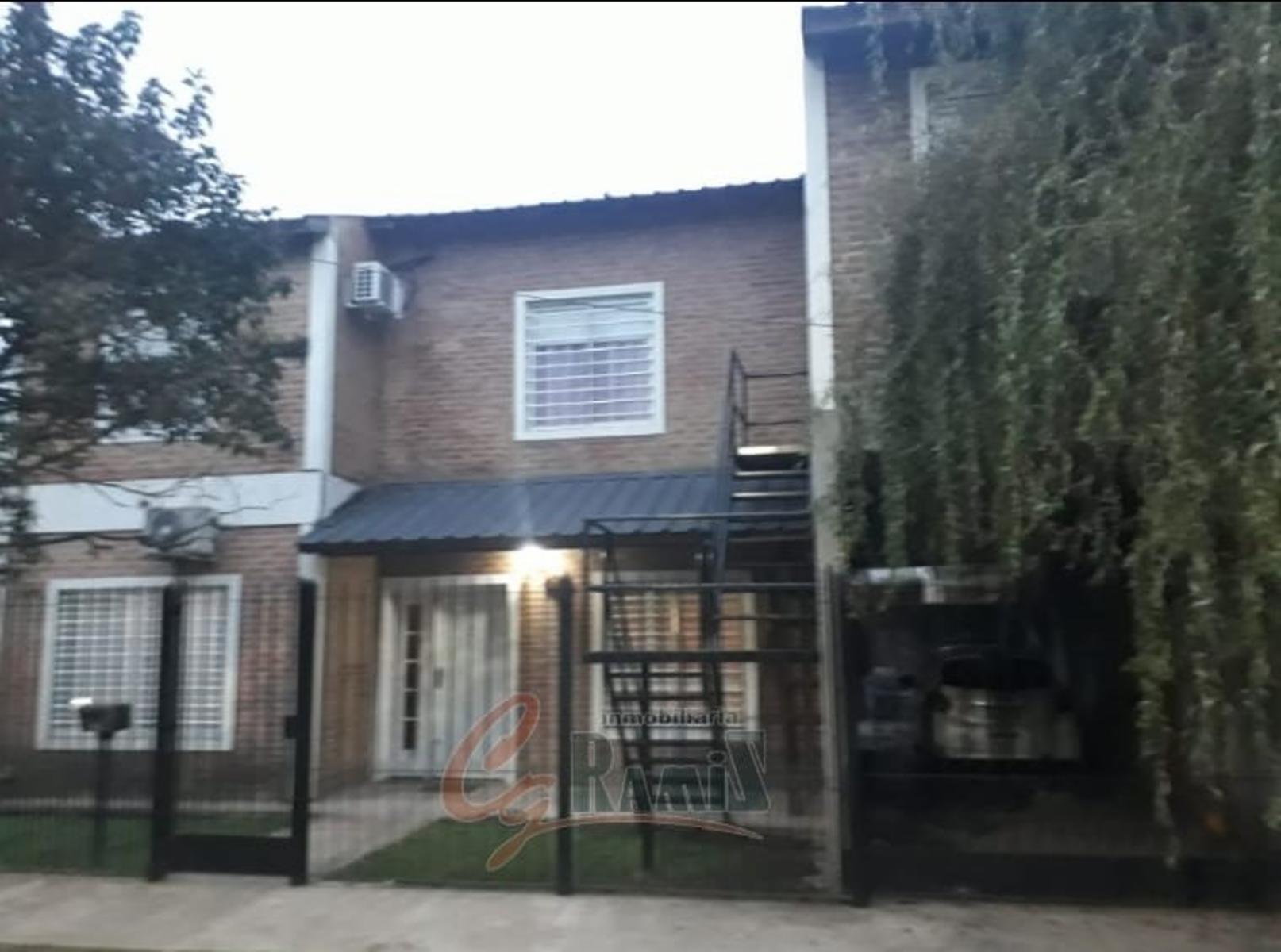 Venta Casa 2 Plantas + Departament Pa. Saldan 2200 Ituzaingo