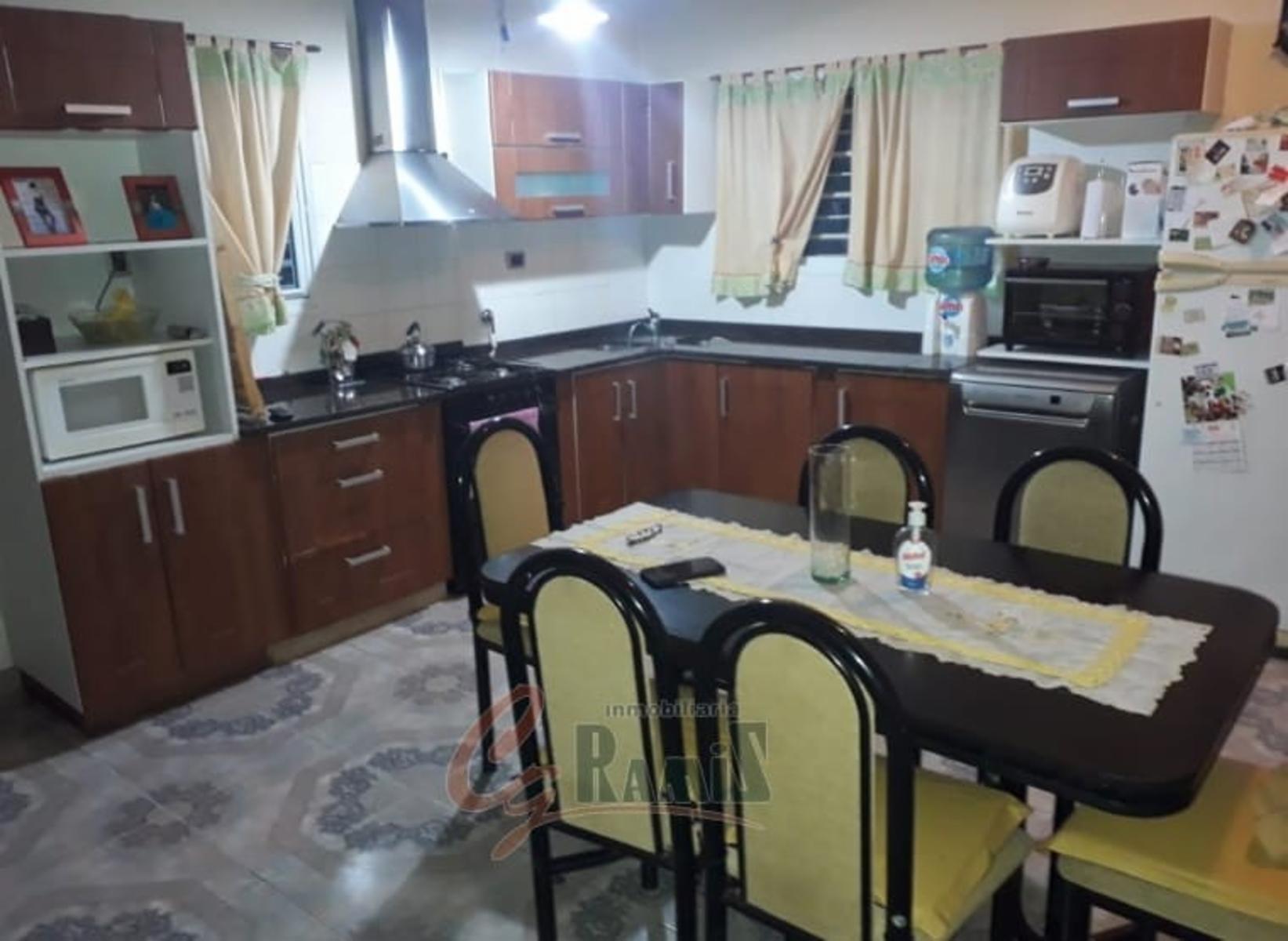 Venta Casa 2 Plantas + Departament Pa. Saldan 2200 Ituzaingo — foto 4