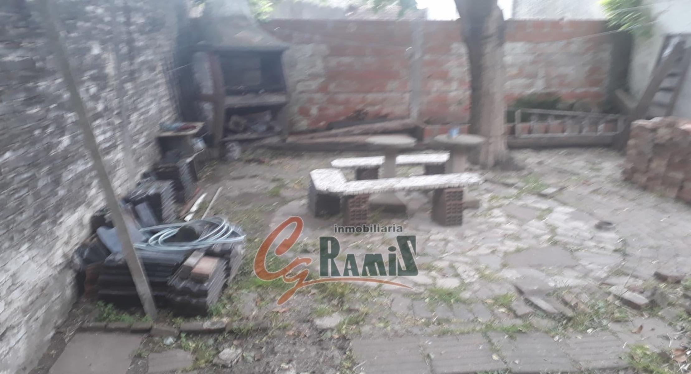 Casa En Venta Sobre Lote 228m2, Luis Domínguez 3019, Castelar, Ideal Inversor — foto 2