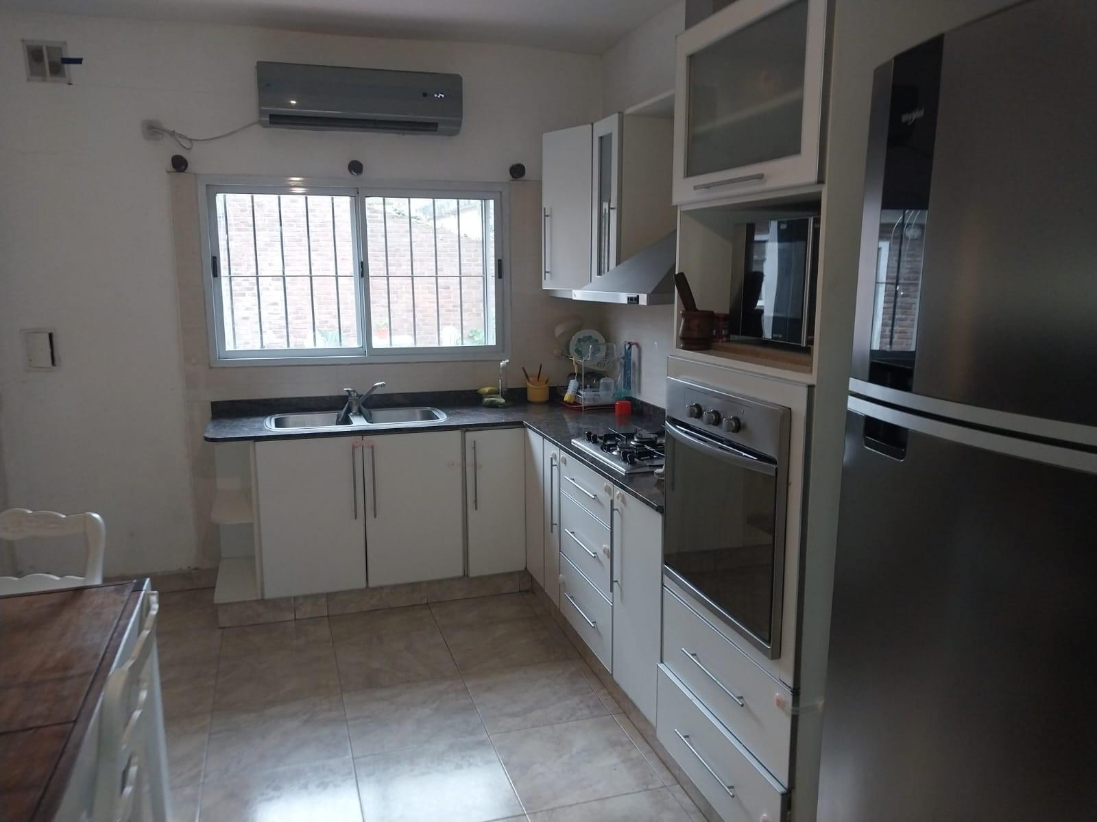 Propiedad en excelentes condiciones y gran ubicación. Posee grandes dimensiones y confortabilidad. — foto 3