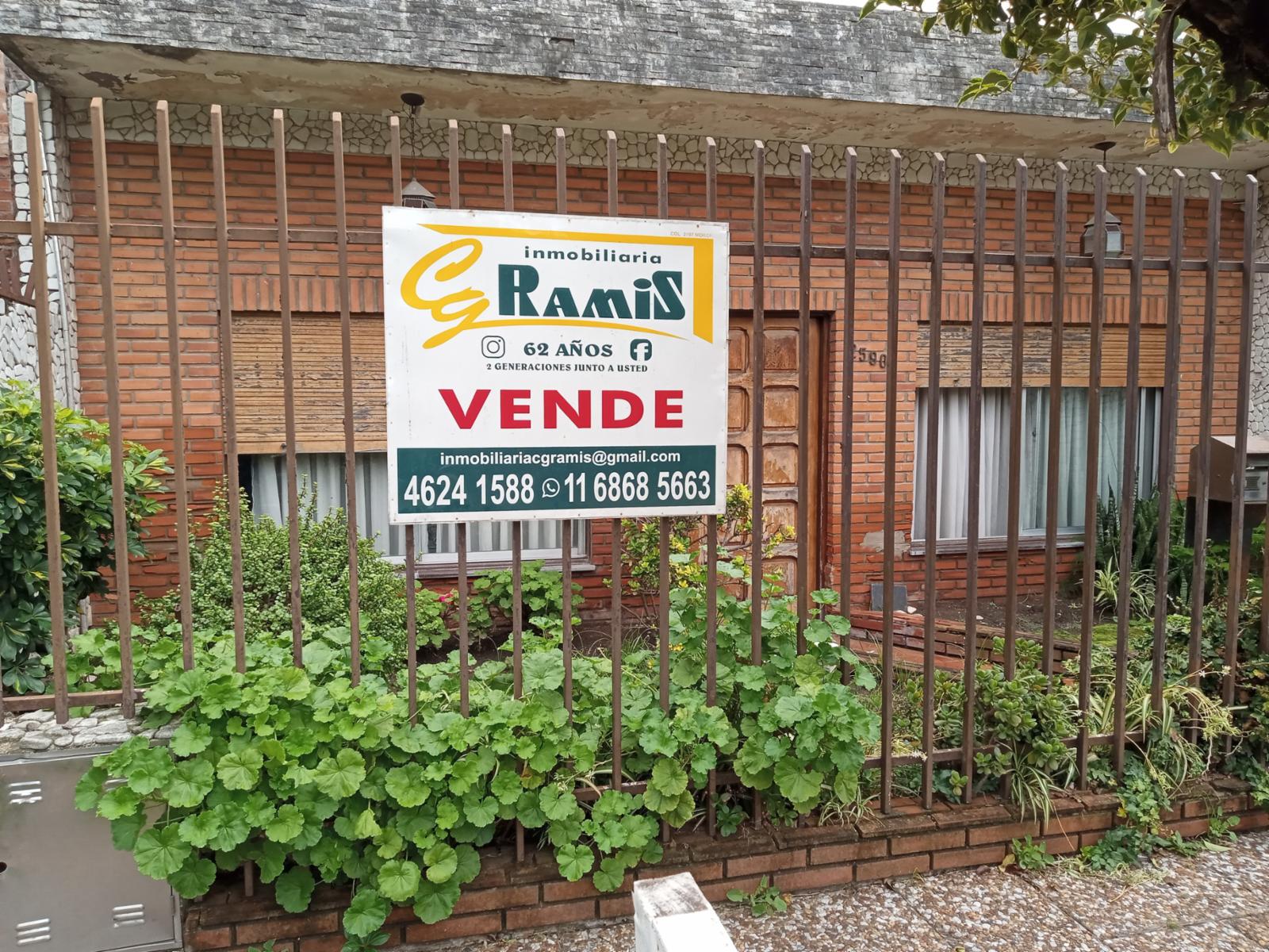 Gran Oportunidad. Casa EN VENTA, Dean Funes 2500, Castelar.