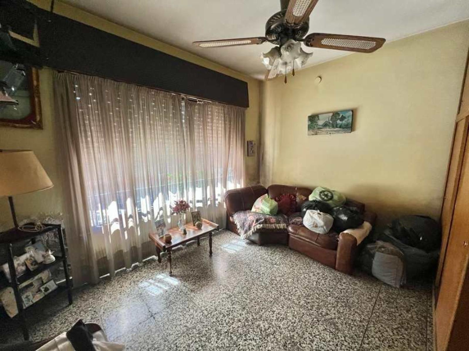 Gran Oportunidad. Casa EN VENTA, Dean Funes 2500, Castelar. — foto 2