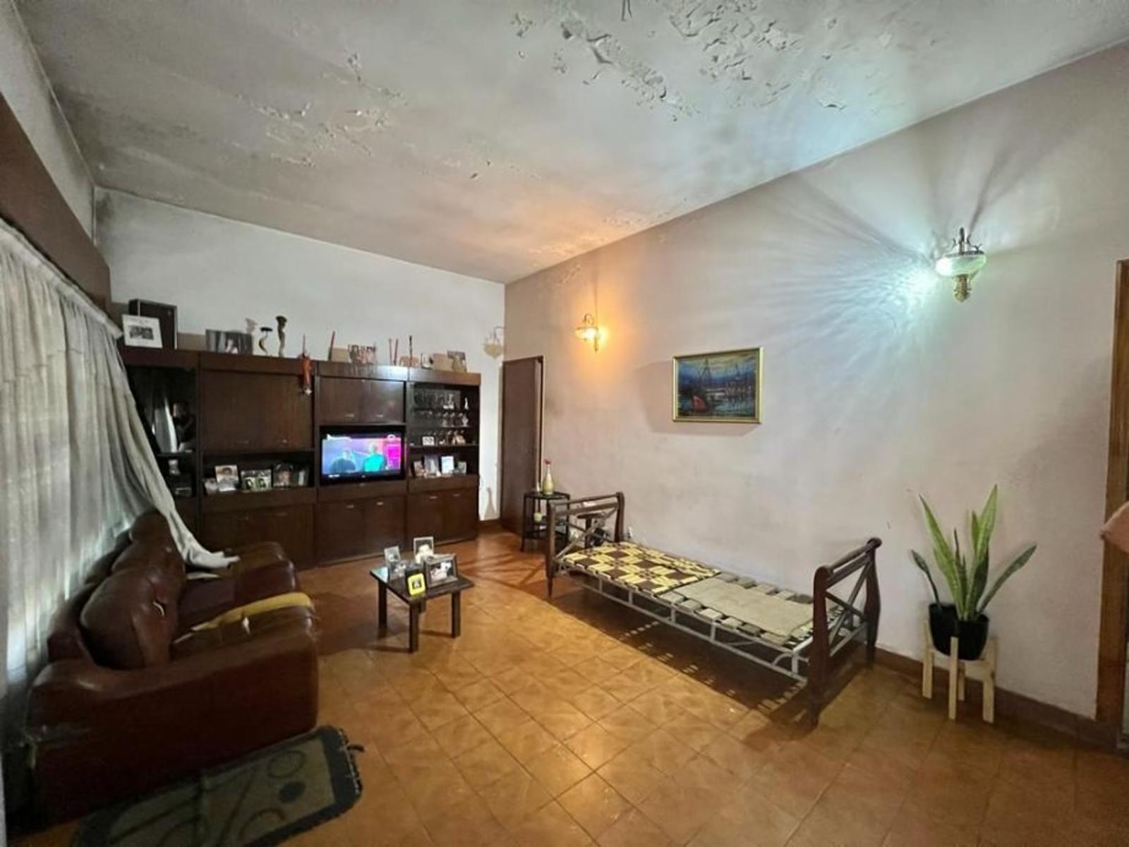 Gran Oportunidad. Casa EN VENTA, Dean Funes 2500, Castelar. — foto 3