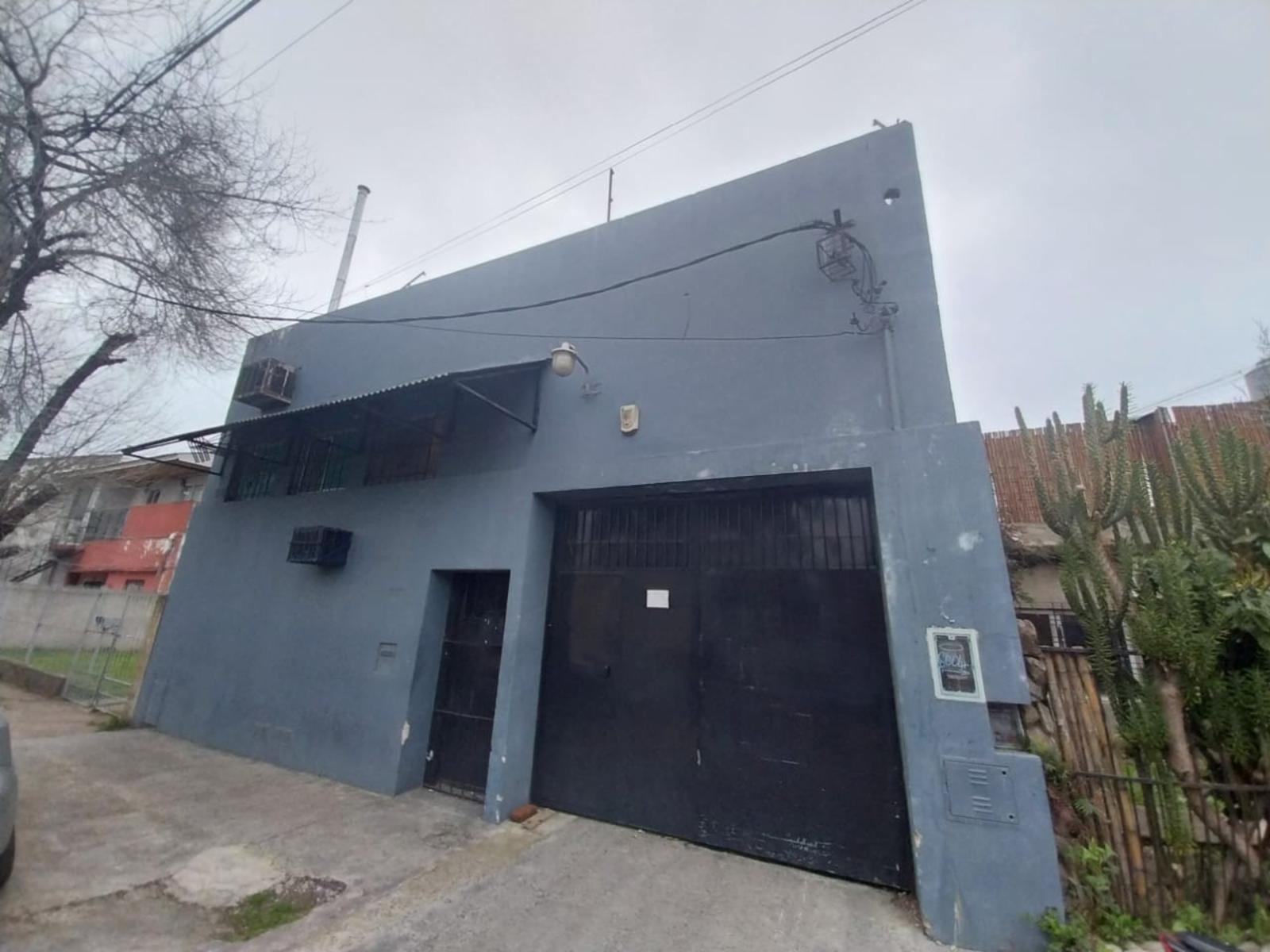 Galpón + Oficina 700m2 EN VENTA, León Bloy 600, Ituzaingó