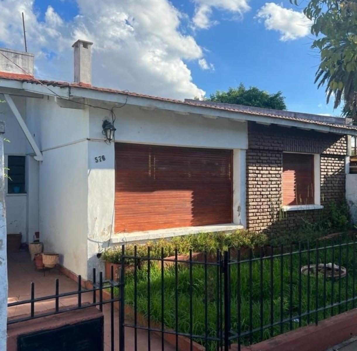 Casa Chalet + Departamento En Fondo EN VENTA, San José 500, Ituzaingó. Gran Oportunidad.