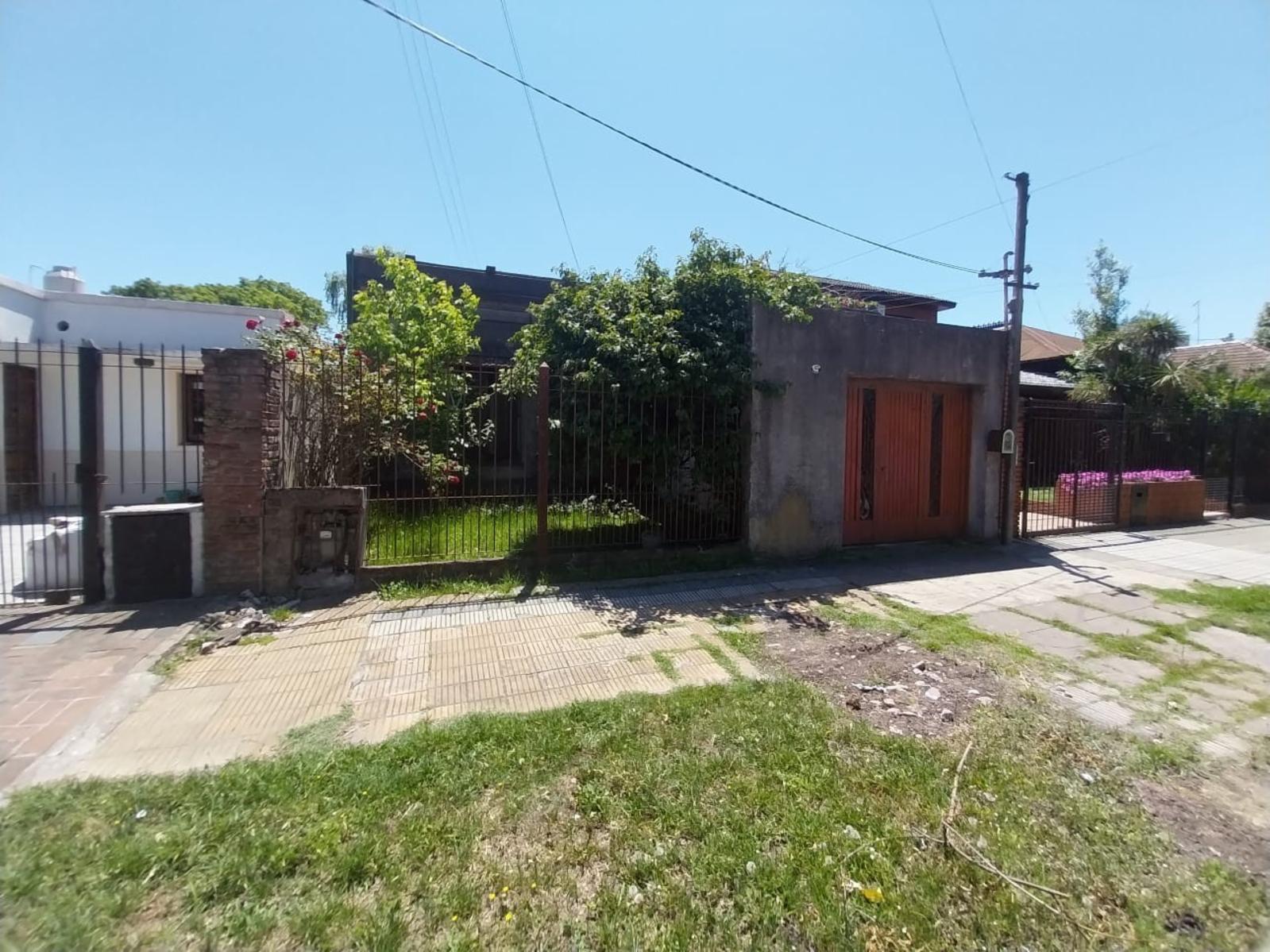 Casa De 3 Ambientes EN VENTA, Zufriategui 400, Ituzaingó