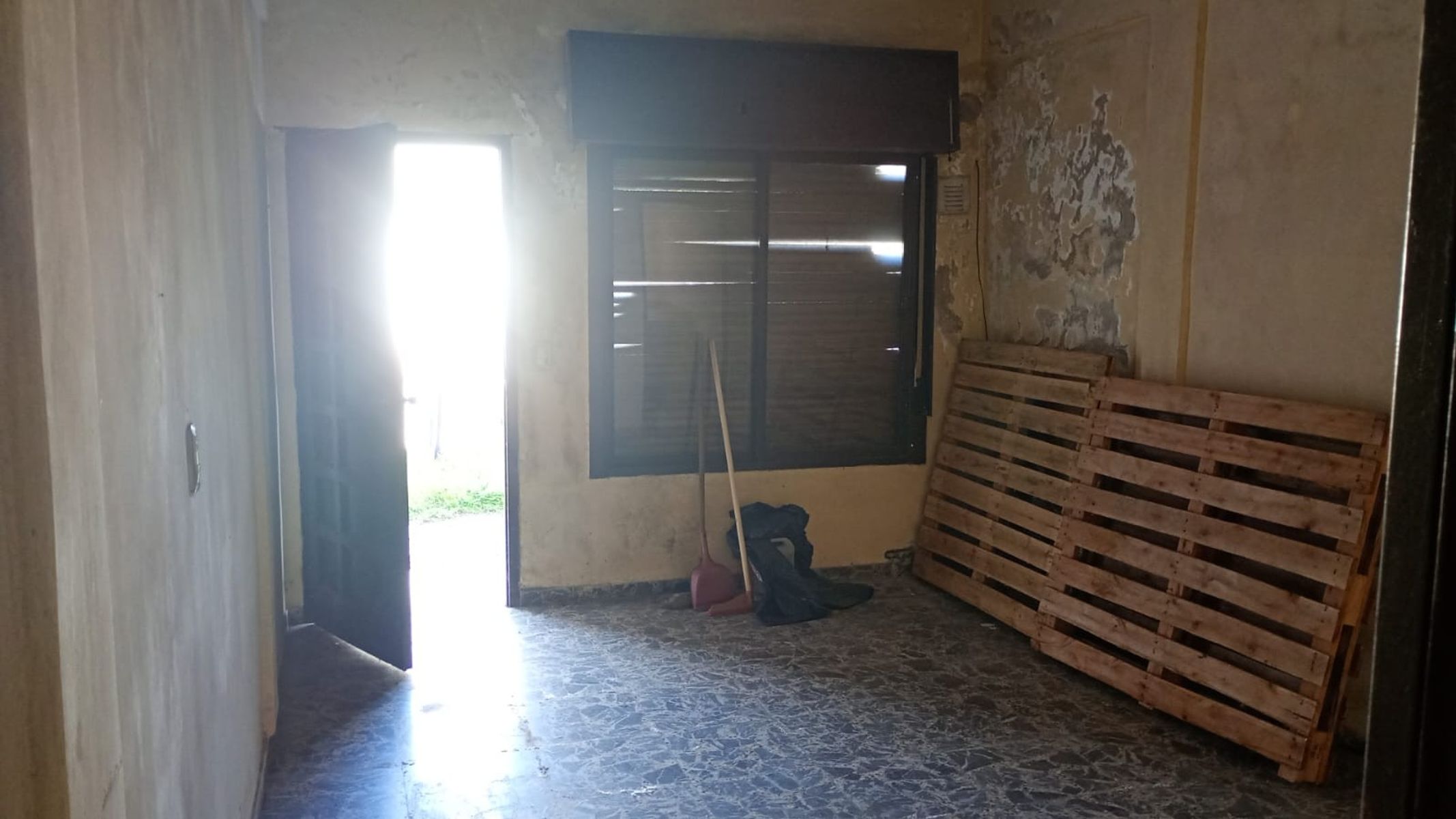 Casa 4 Ambientes (a Reciclar) EN VENTA, Treinta Y Tres 200,Ituzaingó.Ideal Inversor — foto 2