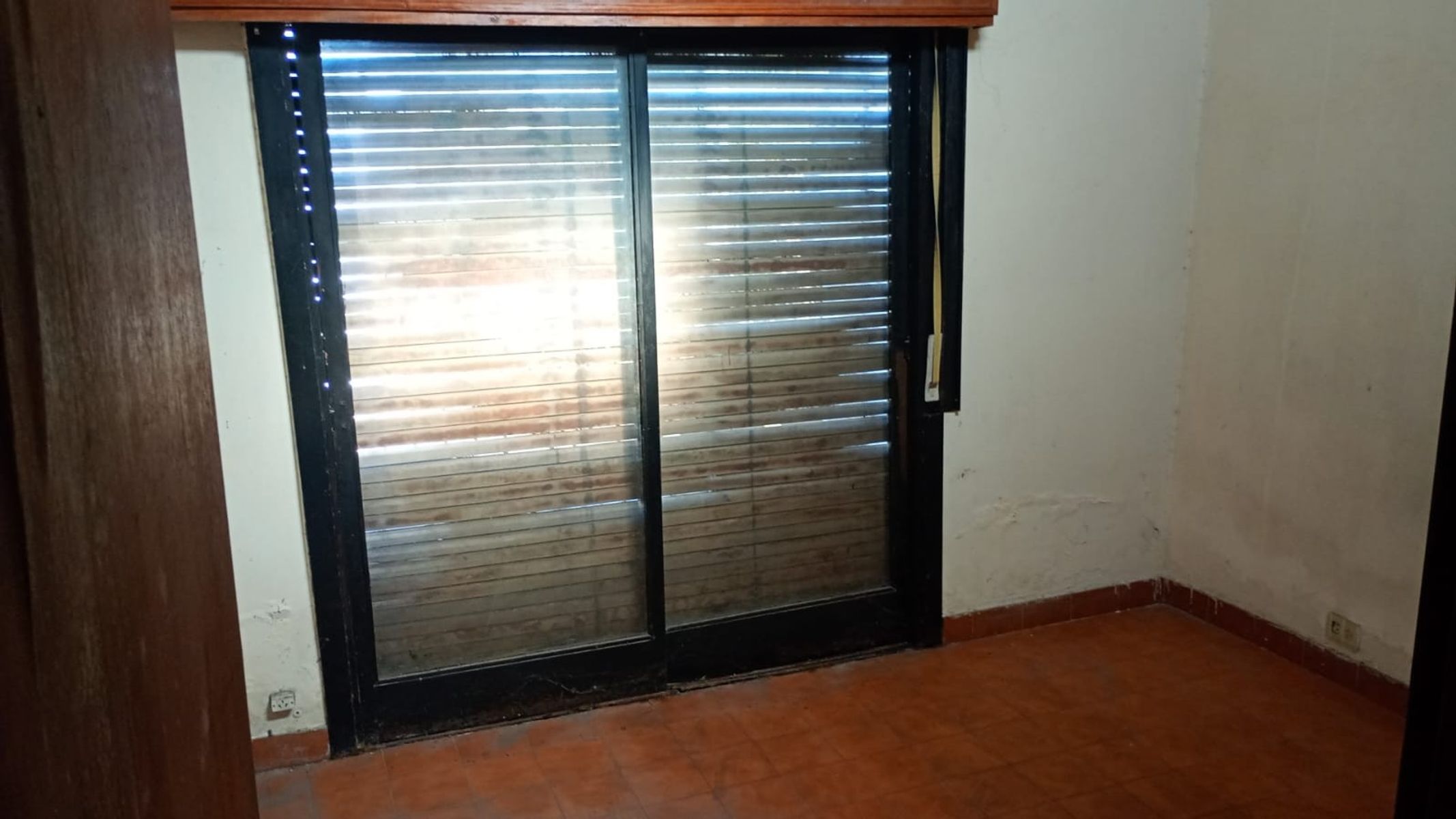 Casa 4 Ambientes (a Reciclar) EN VENTA, Treinta Y Tres 200,Ituzaingó.Ideal Inversor — foto 4