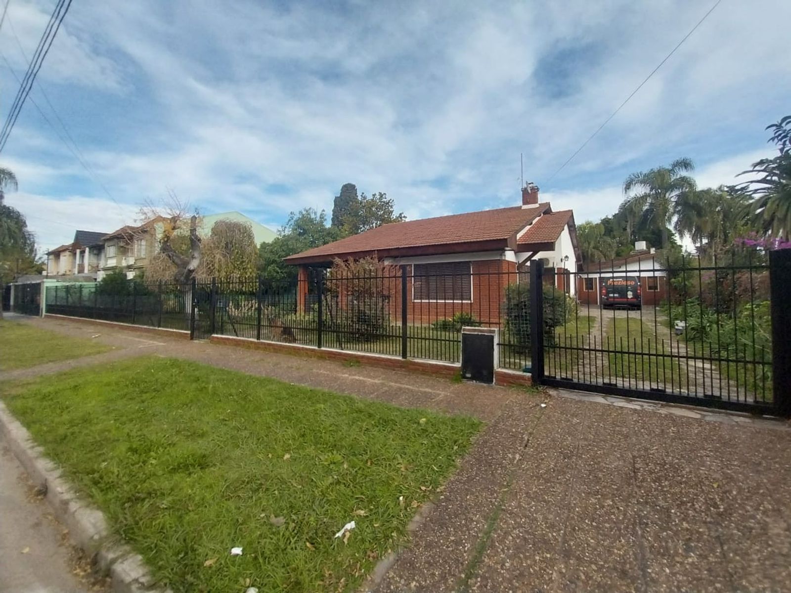 Casa- Chalet 4 Ambientes EN VENTA, Badaracco 300, Ituzaingó. Precio Retasado.