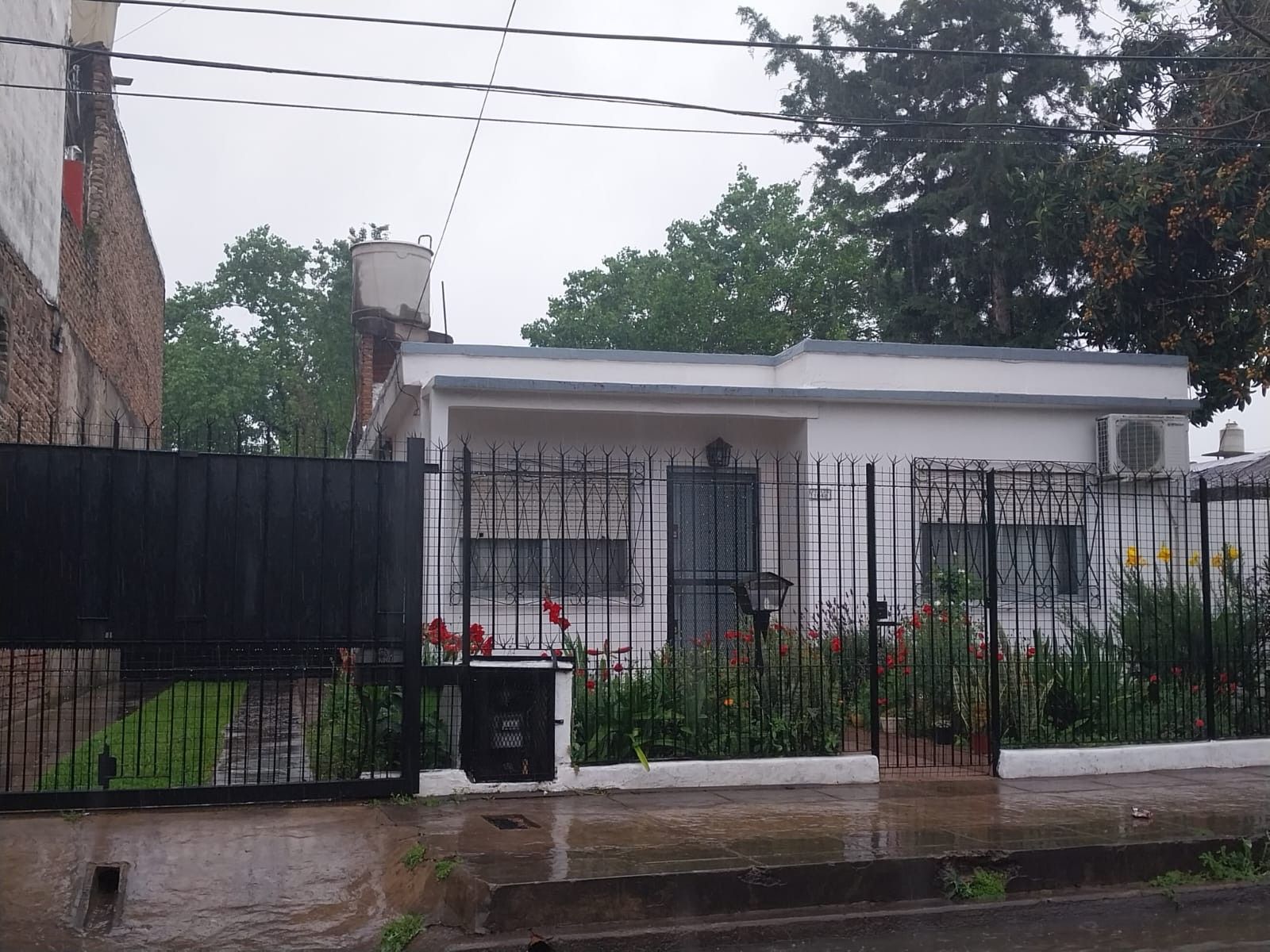 Impecable casa 4 ambientes EN VENTA, Alcalde Loza 1900, Ituzaingó