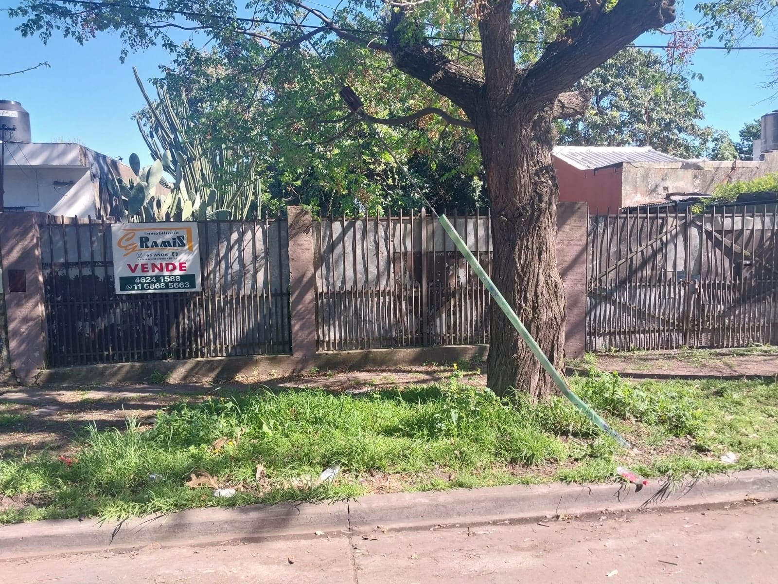 Lote con dos viviendas a refaccionar o demoler - Villa Alberdi, Ituzaingó — foto 3