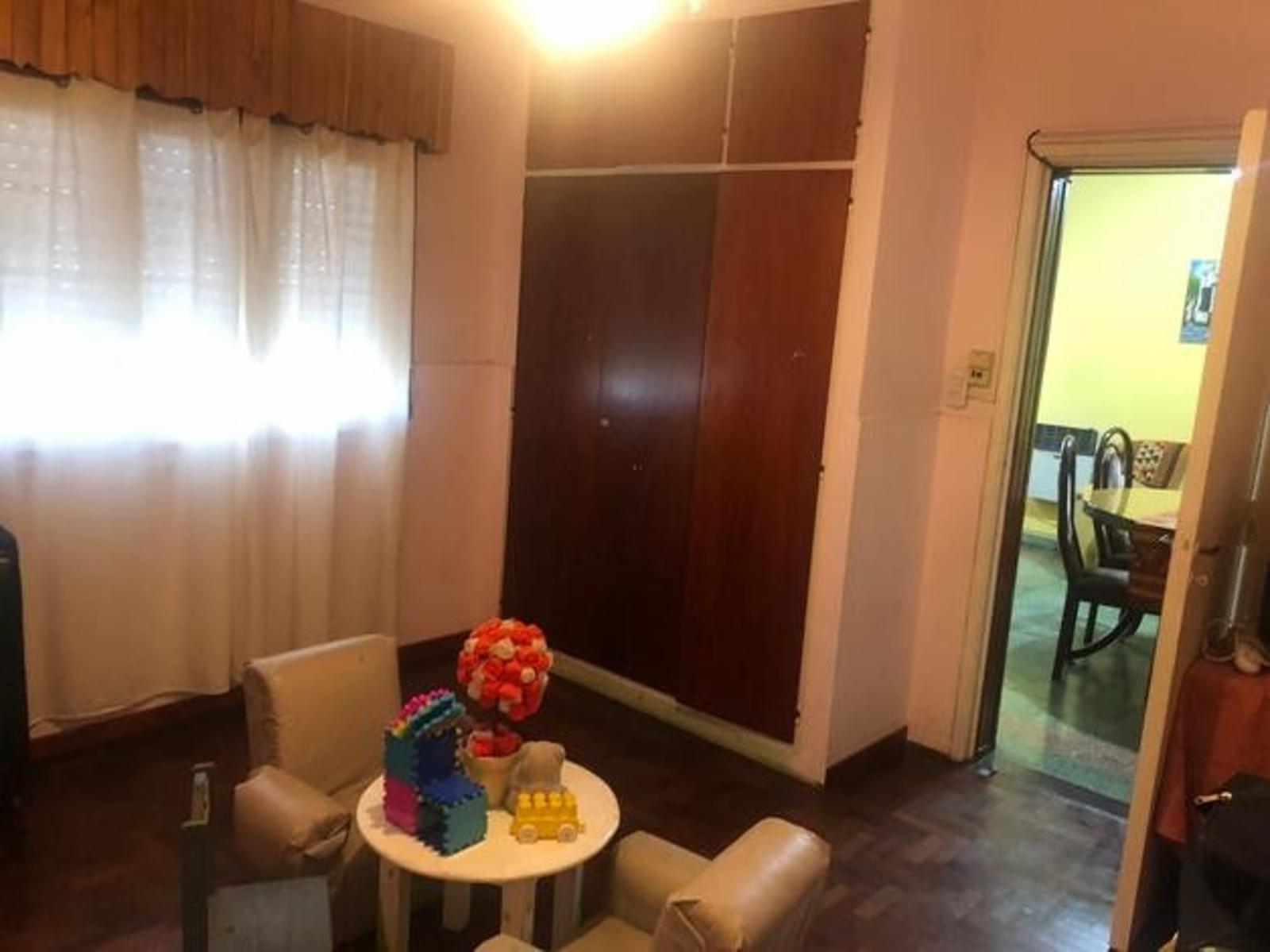 Casa 4 Ambientes Con Departamento De 2 Ambientes